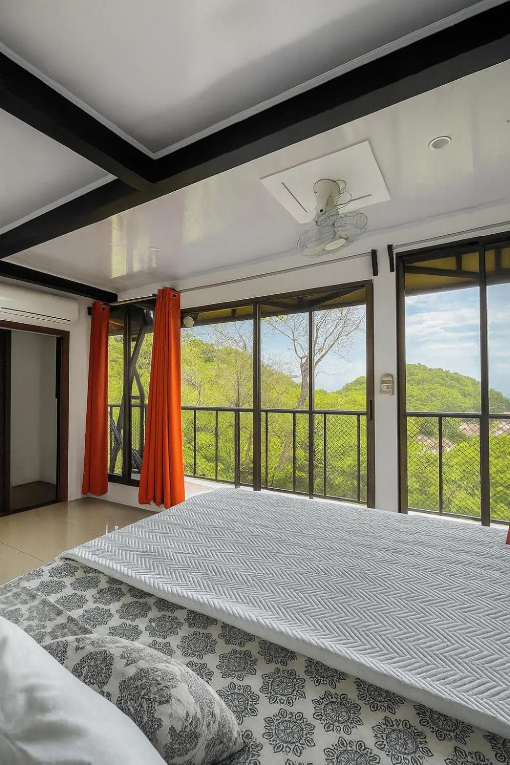 Bed in Vista del Pacifico Boutique Hotel