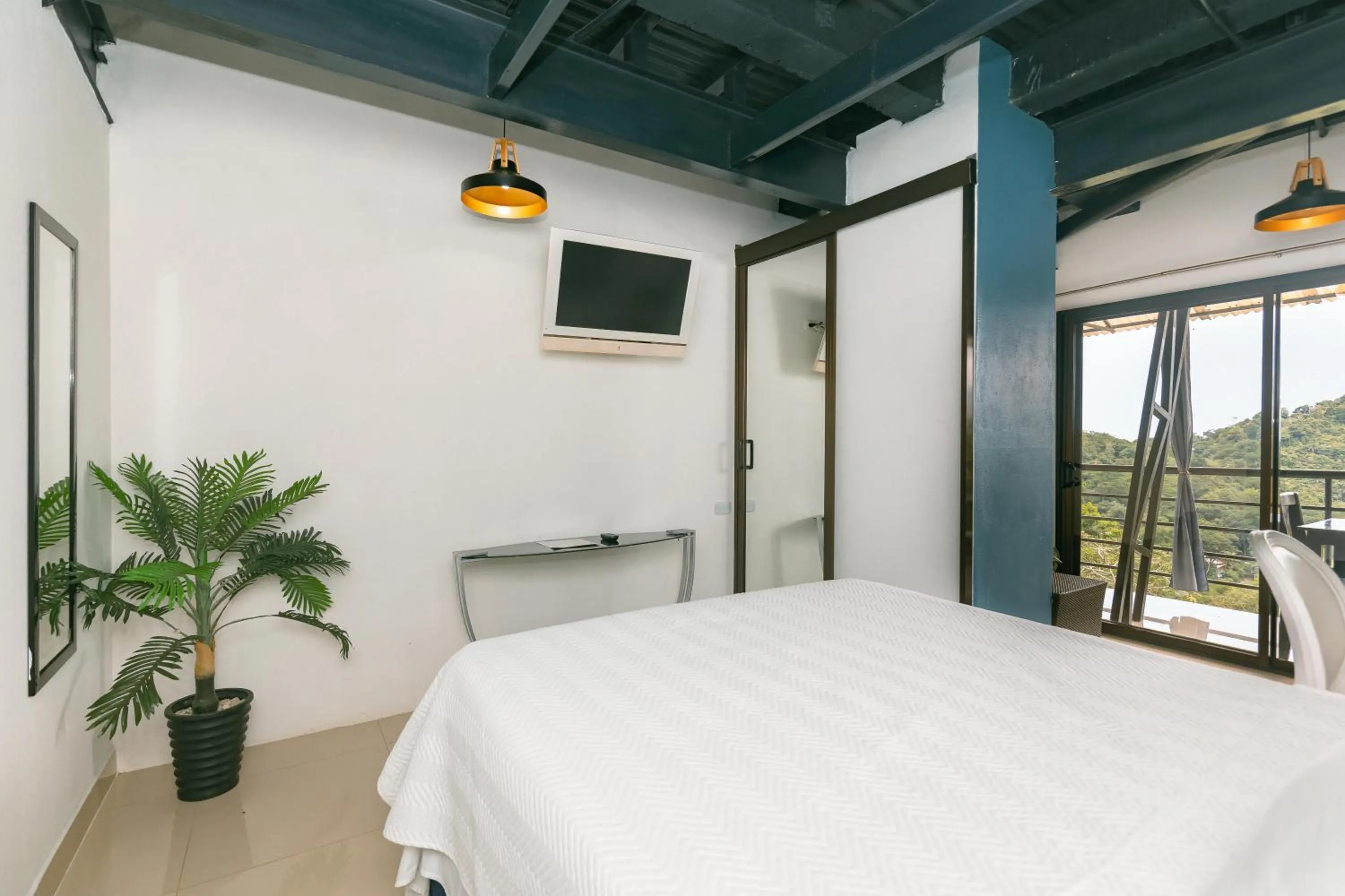 Photo of the whole room, Bed in Vista del Pacifico Boutique Hotel