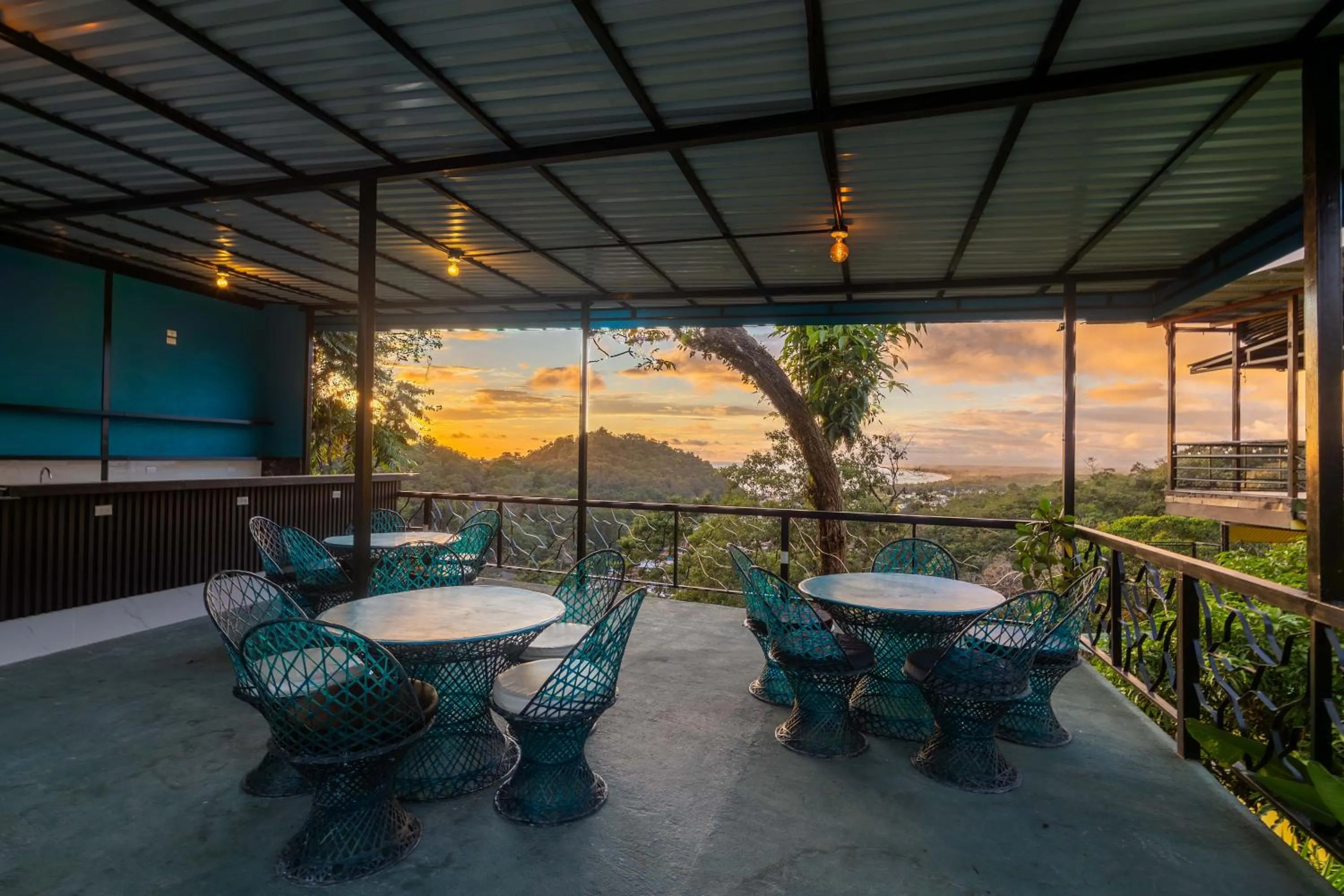 Patio in Vista del Pacifico Boutique Hotel