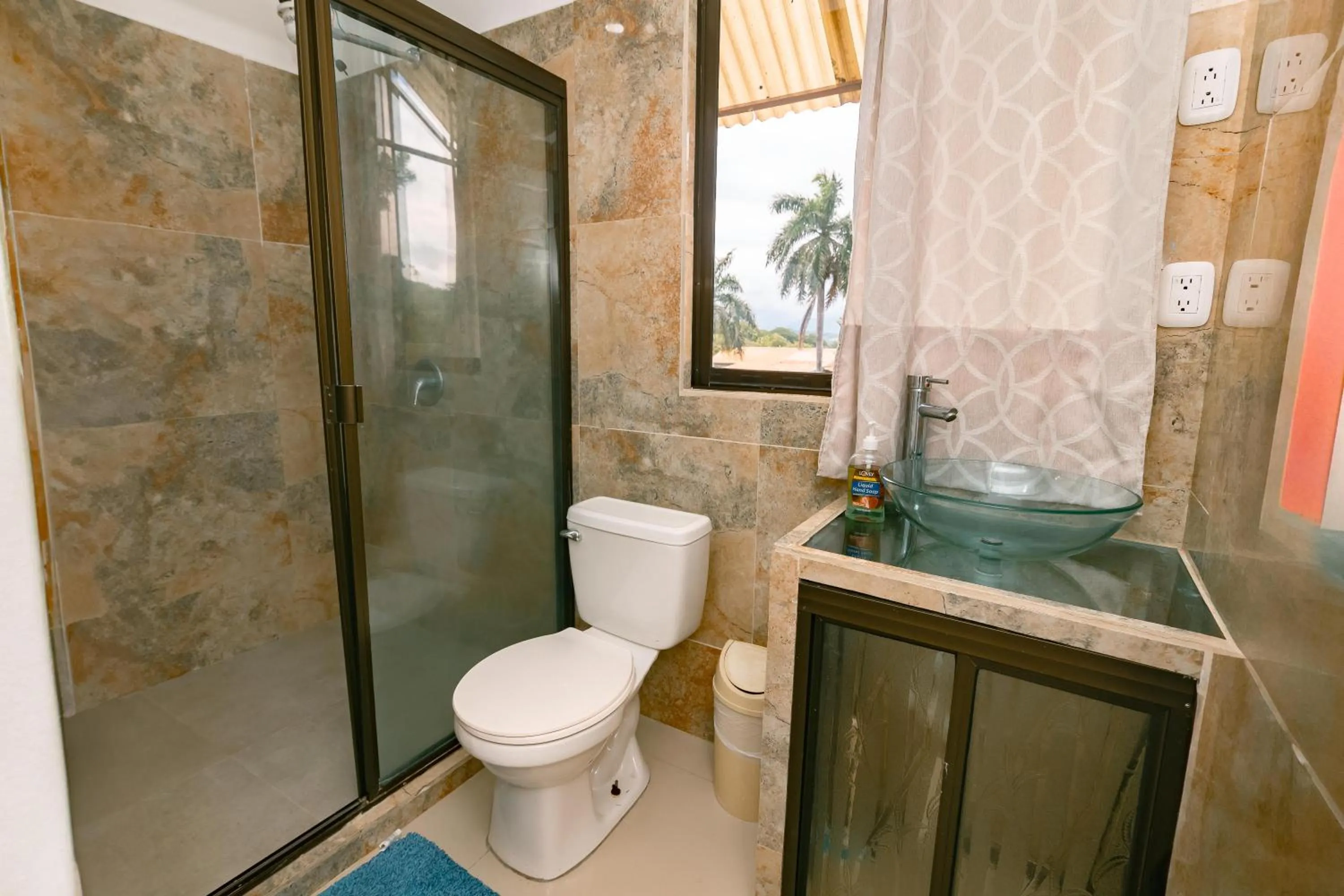 Bathroom in Vista del Pacifico Boutique Hotel