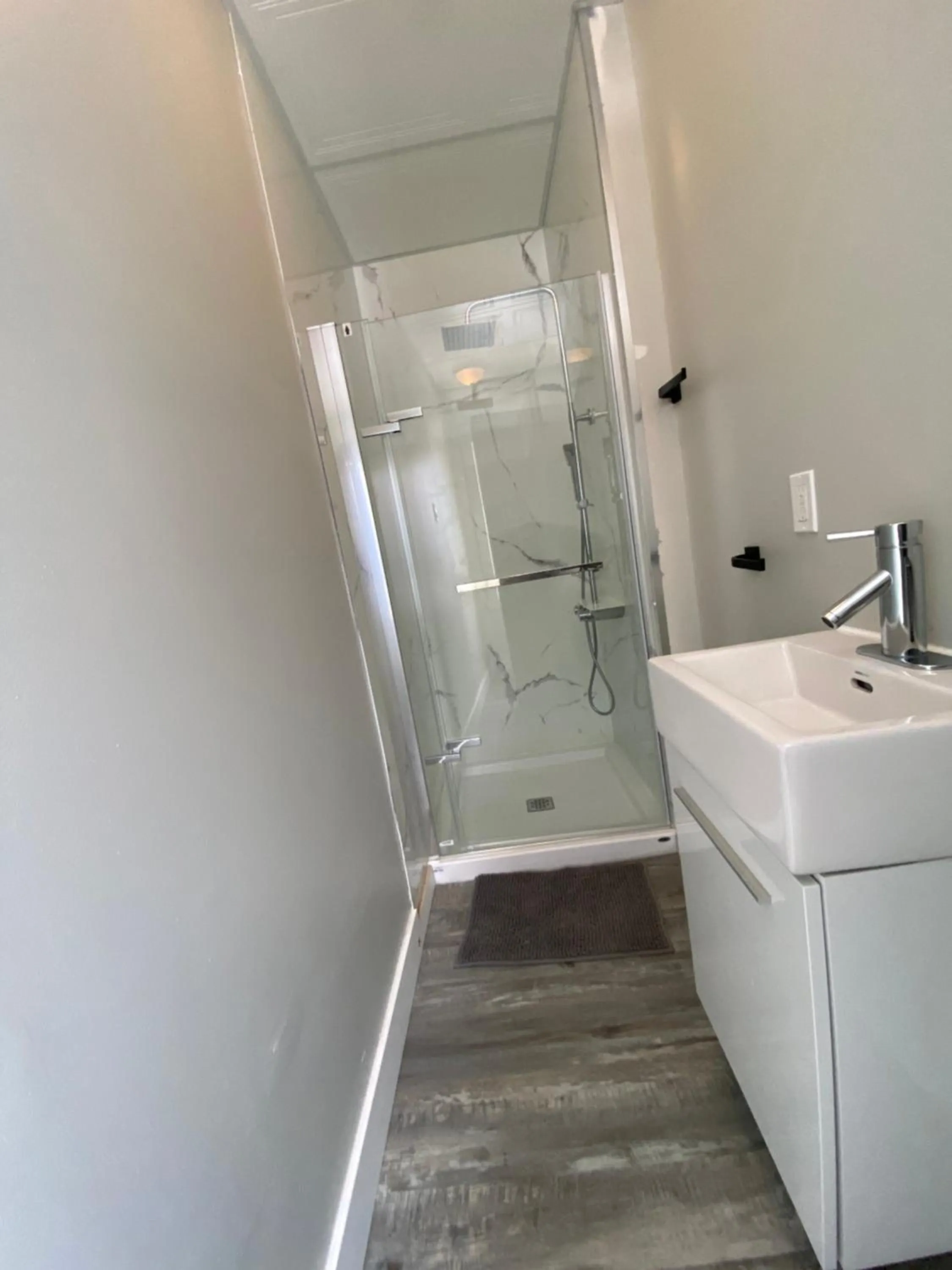 Shower in Le Convivial