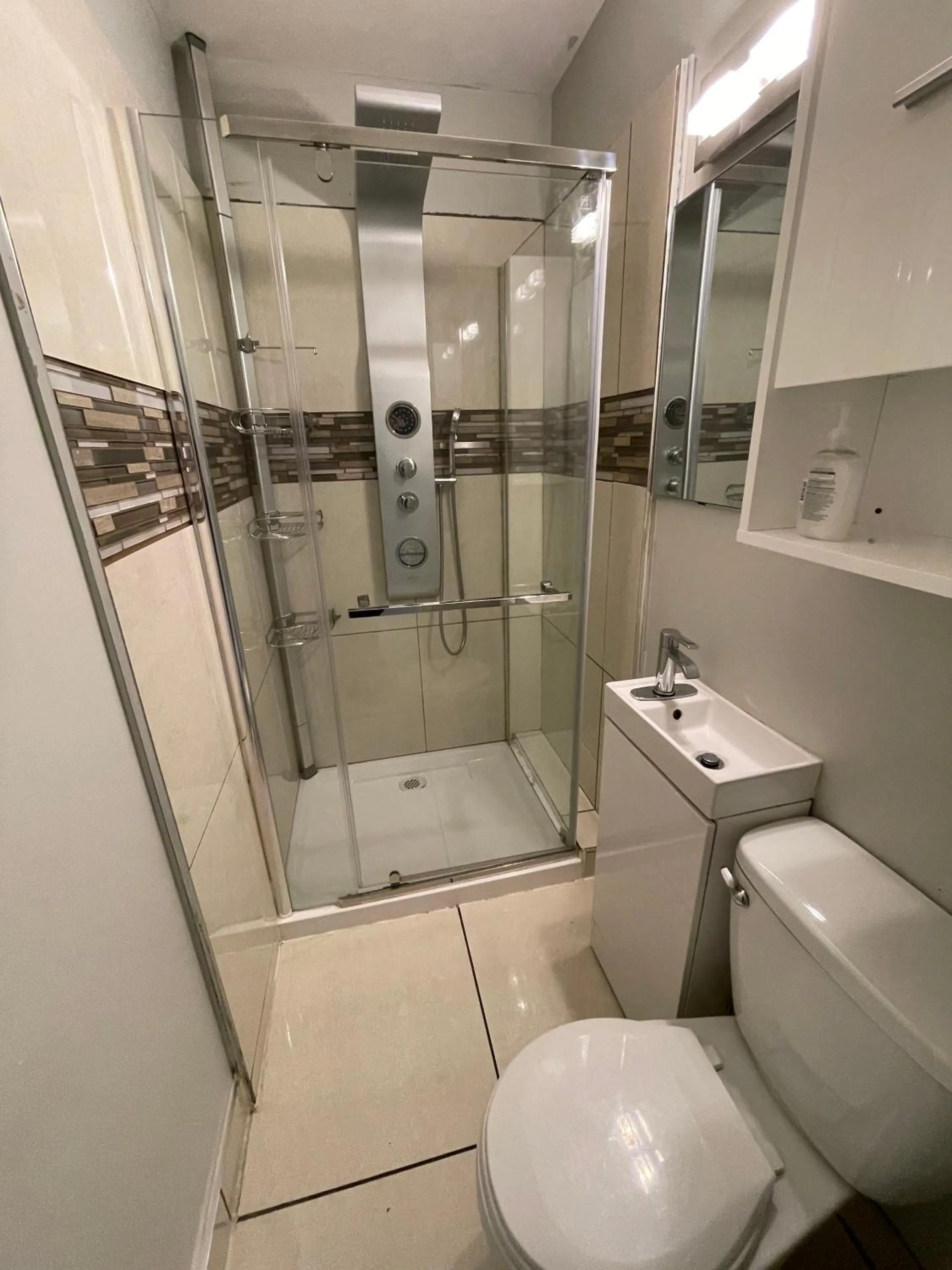 Shower in Le Convivial