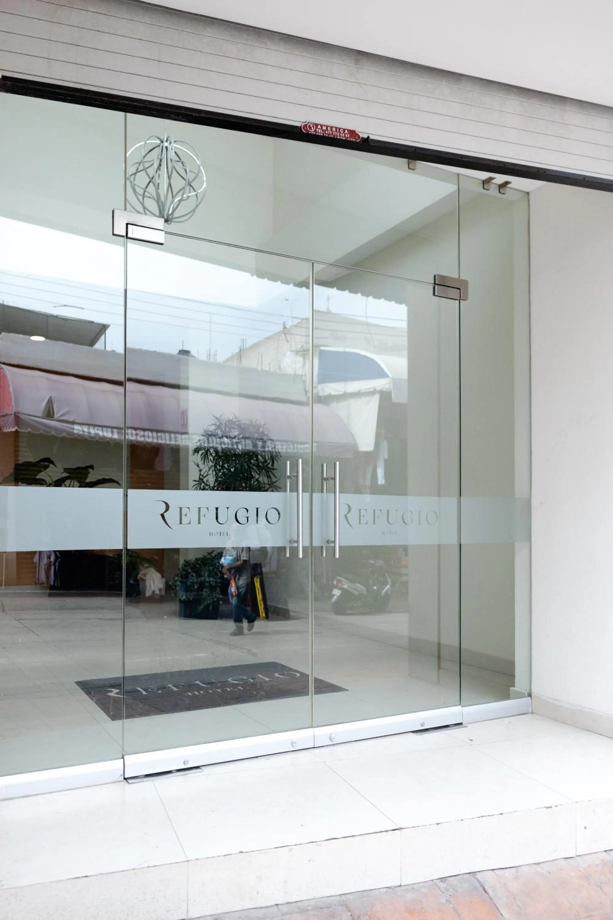 Day in Hotel Refugio