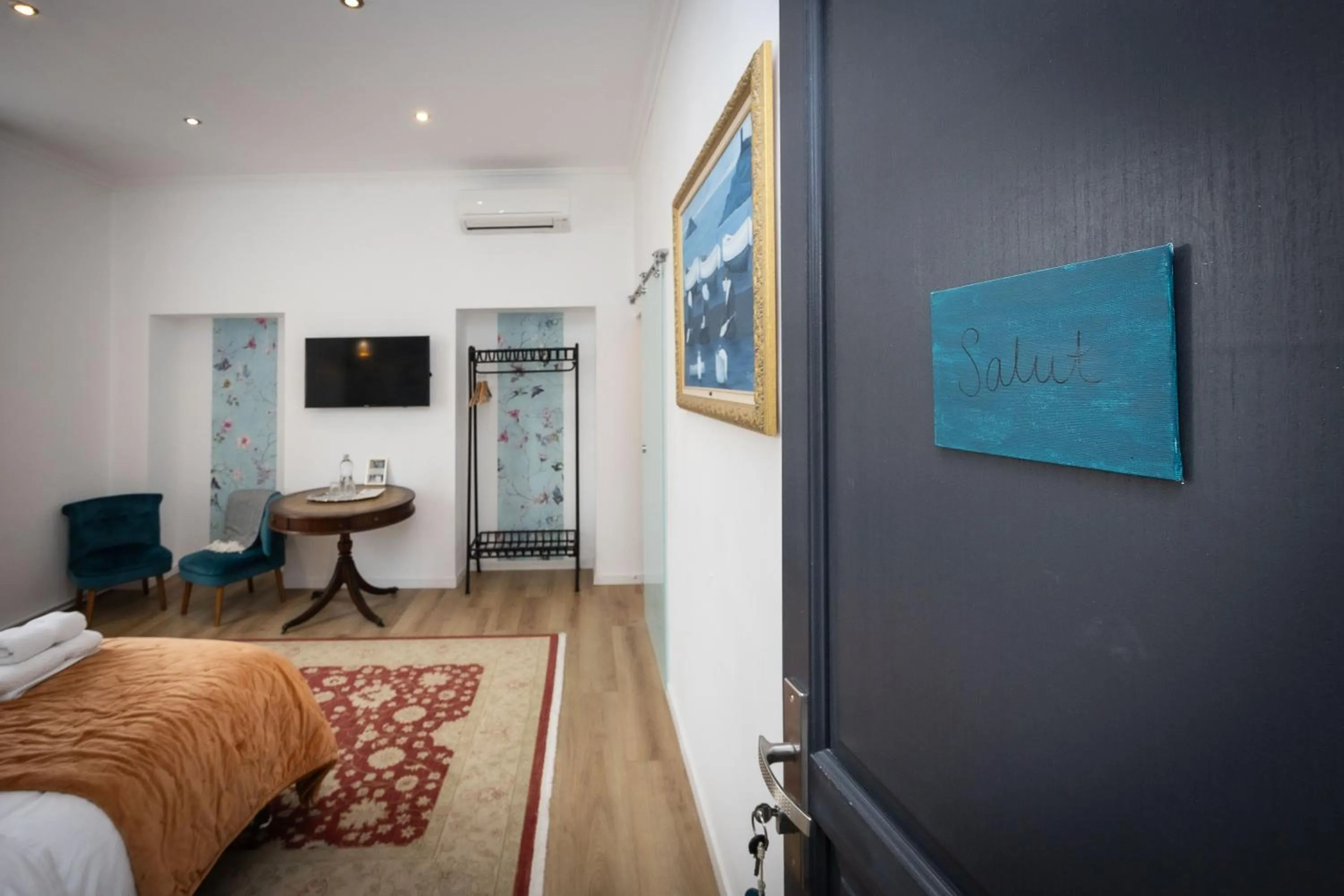 Photo of the whole room, Bed in SalutBB Chambre d'hote