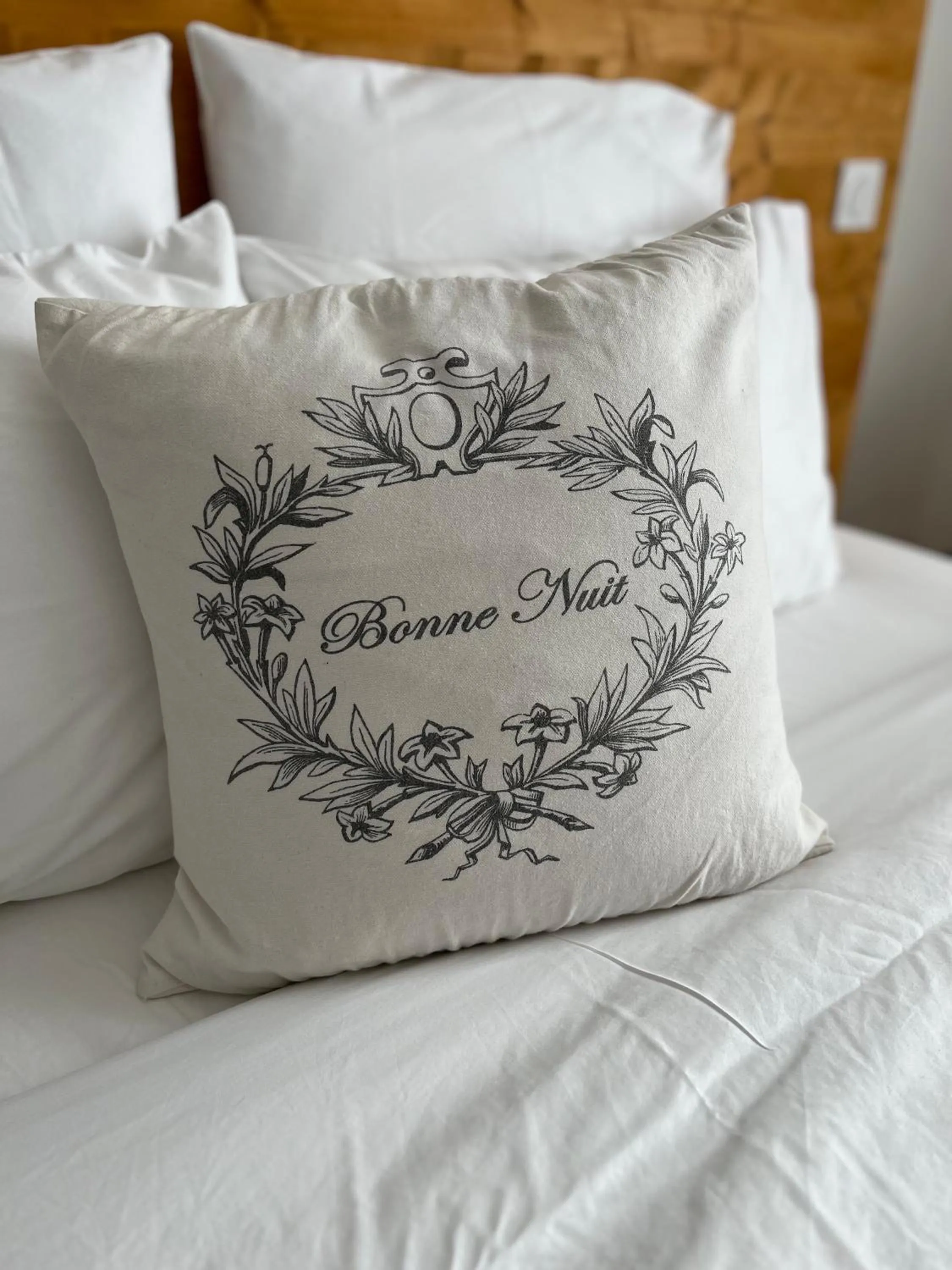 Decorative detail, Bed in SalutBB Chambre d'hote