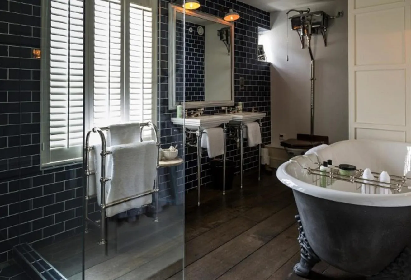 Toilet in No131 The Promenade