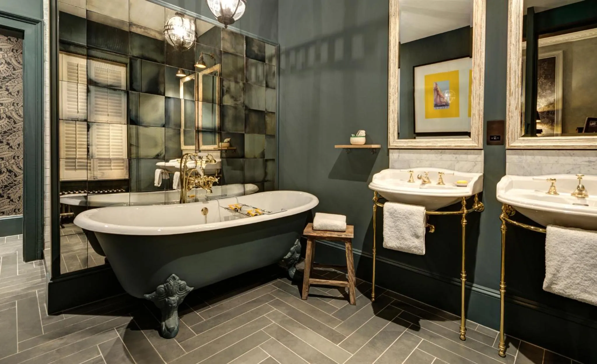 Bath in No131 The Promenade