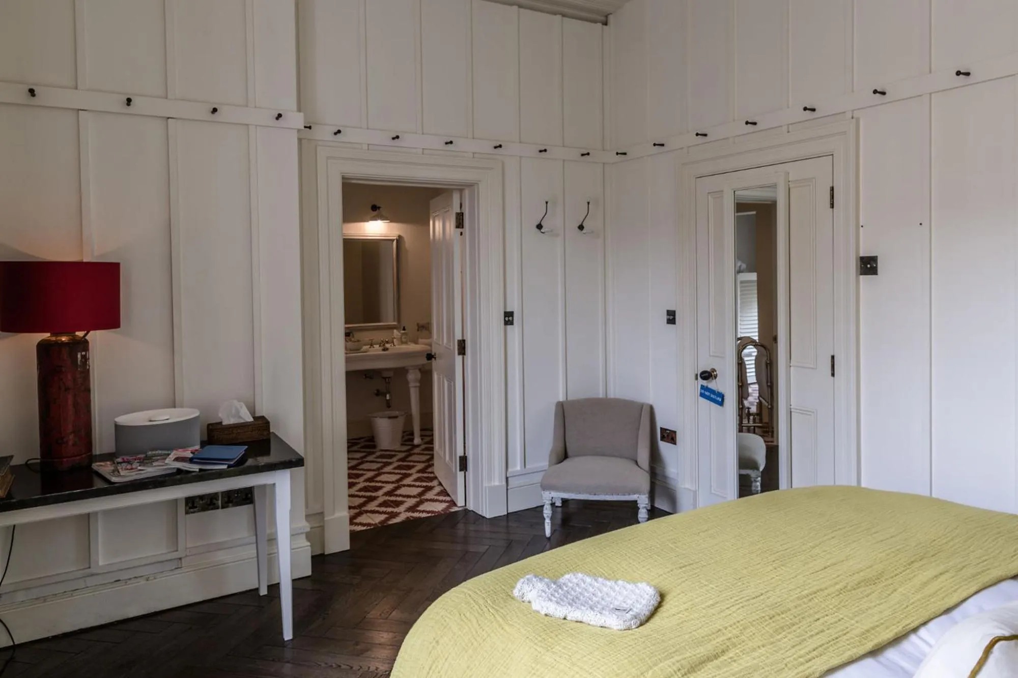 Photo of the whole room, Bed in No131 The Promenade