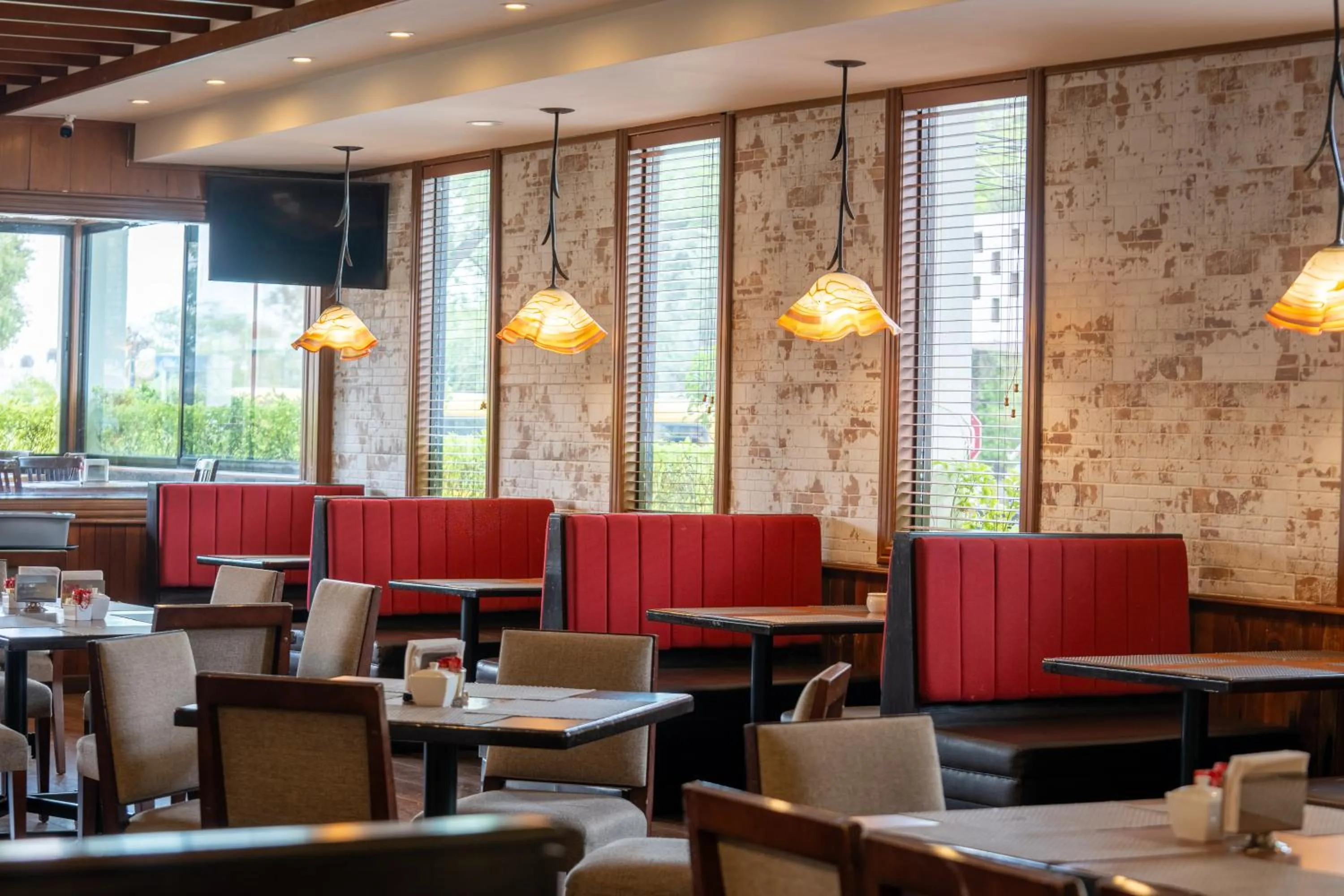 Restaurant/places to eat in Hotel del Parque