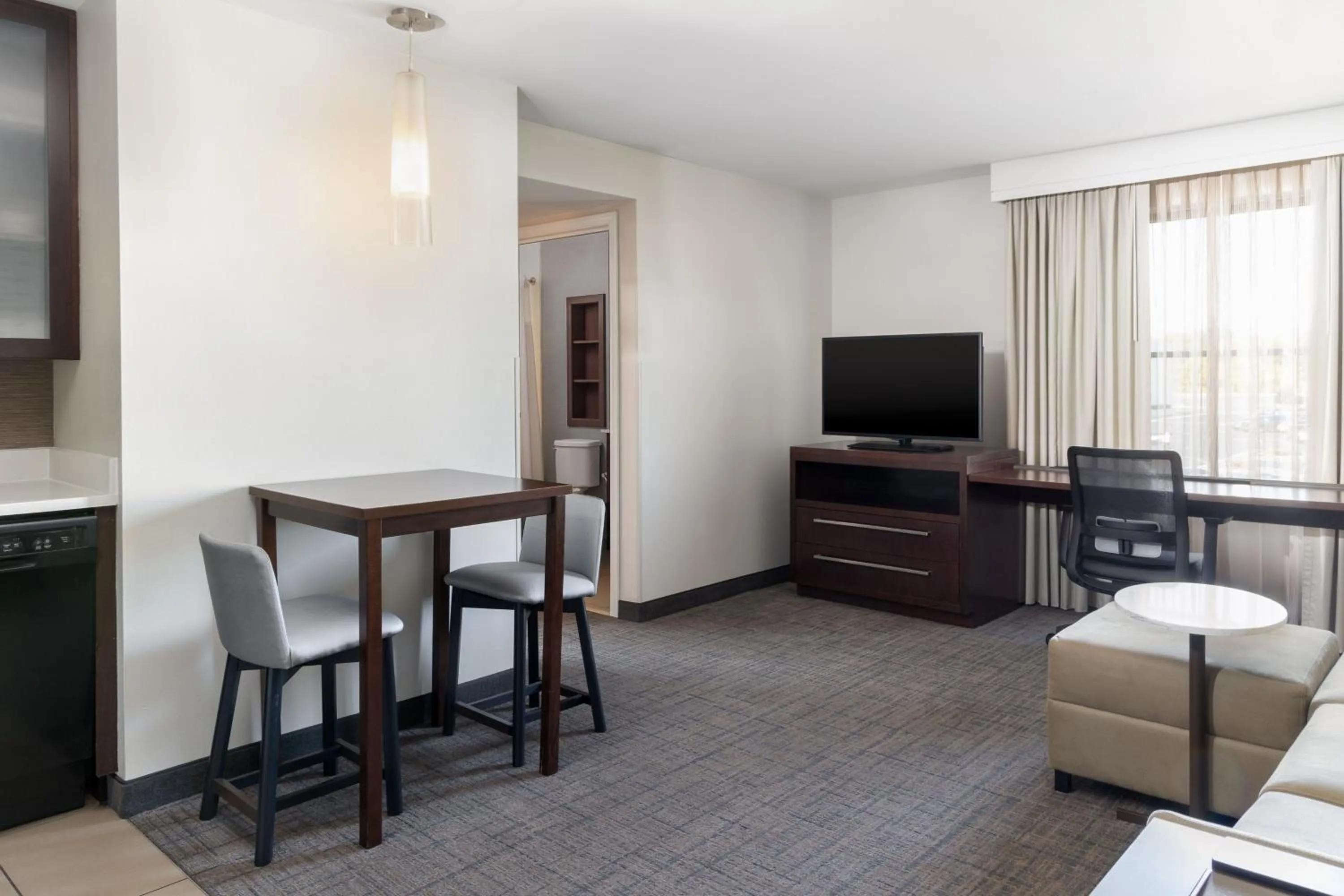 Living room in Residence Inn by Marriott Youngstown Warren/Niles
