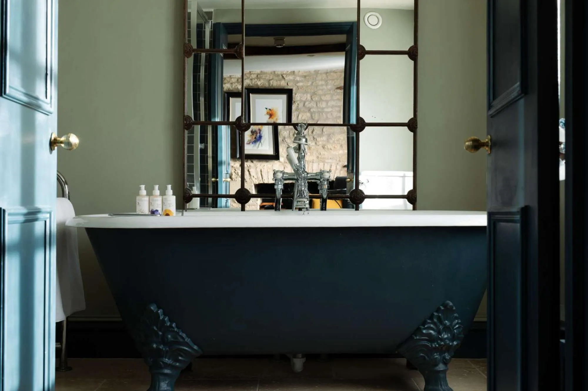 Bathroom in The Wheatsheaf Inn