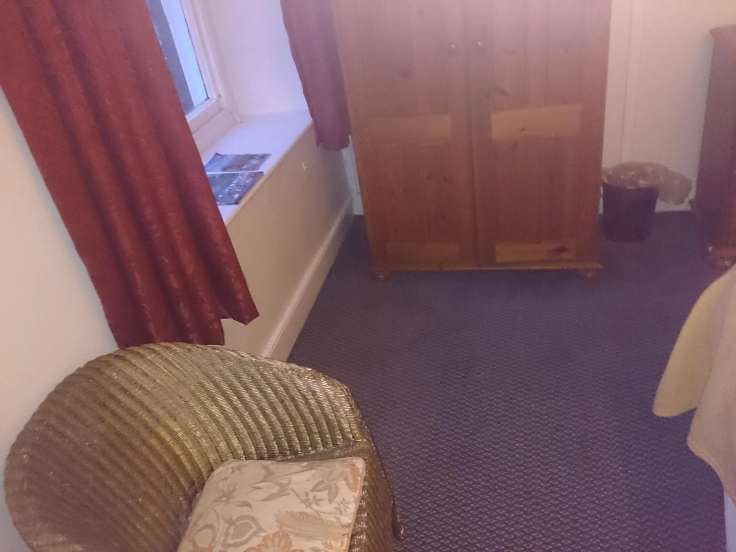 Seating area in OYO Rose & Crown Hotel