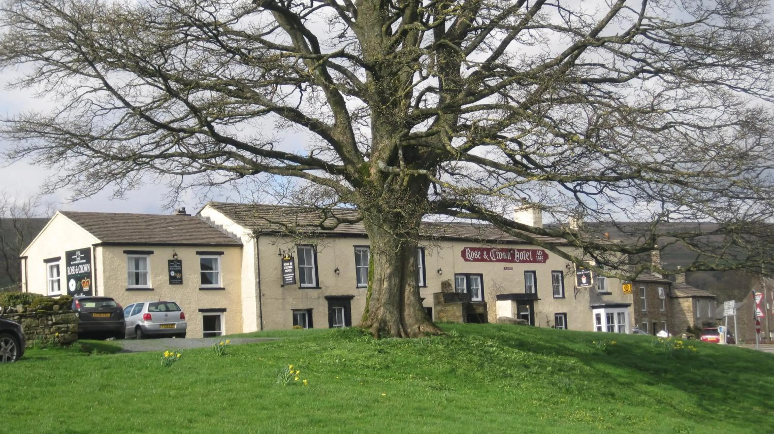 Property building in OYO Rose & Crown Hotel