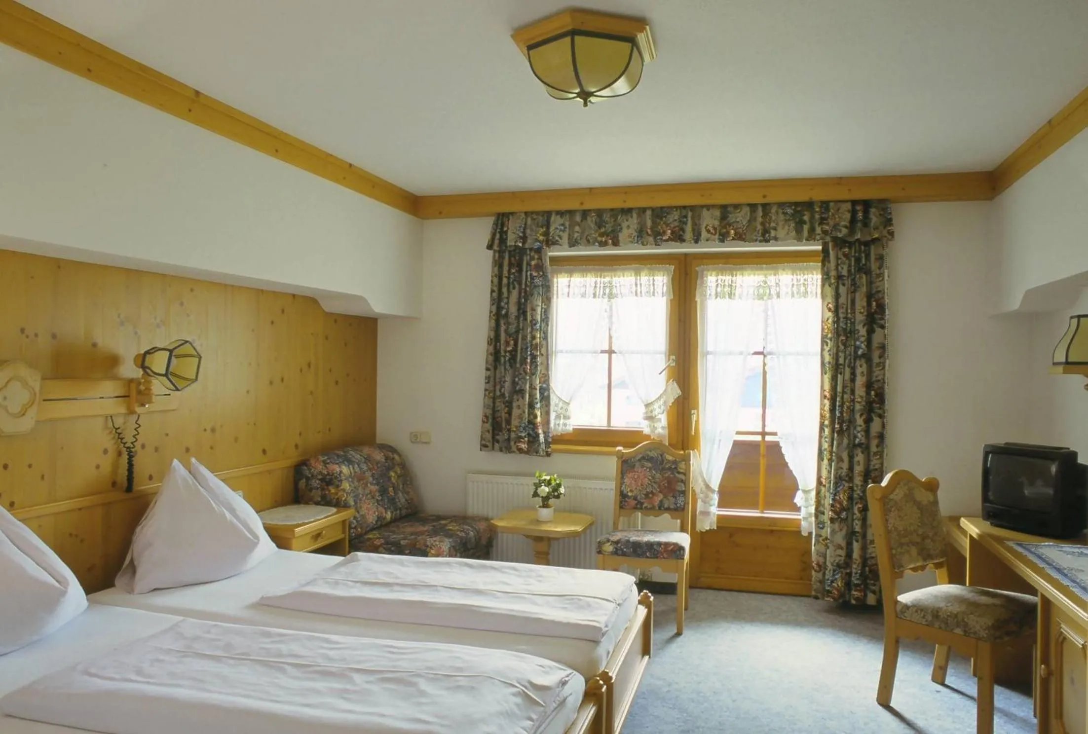 Bed in Kaiserhotel Neuwirt