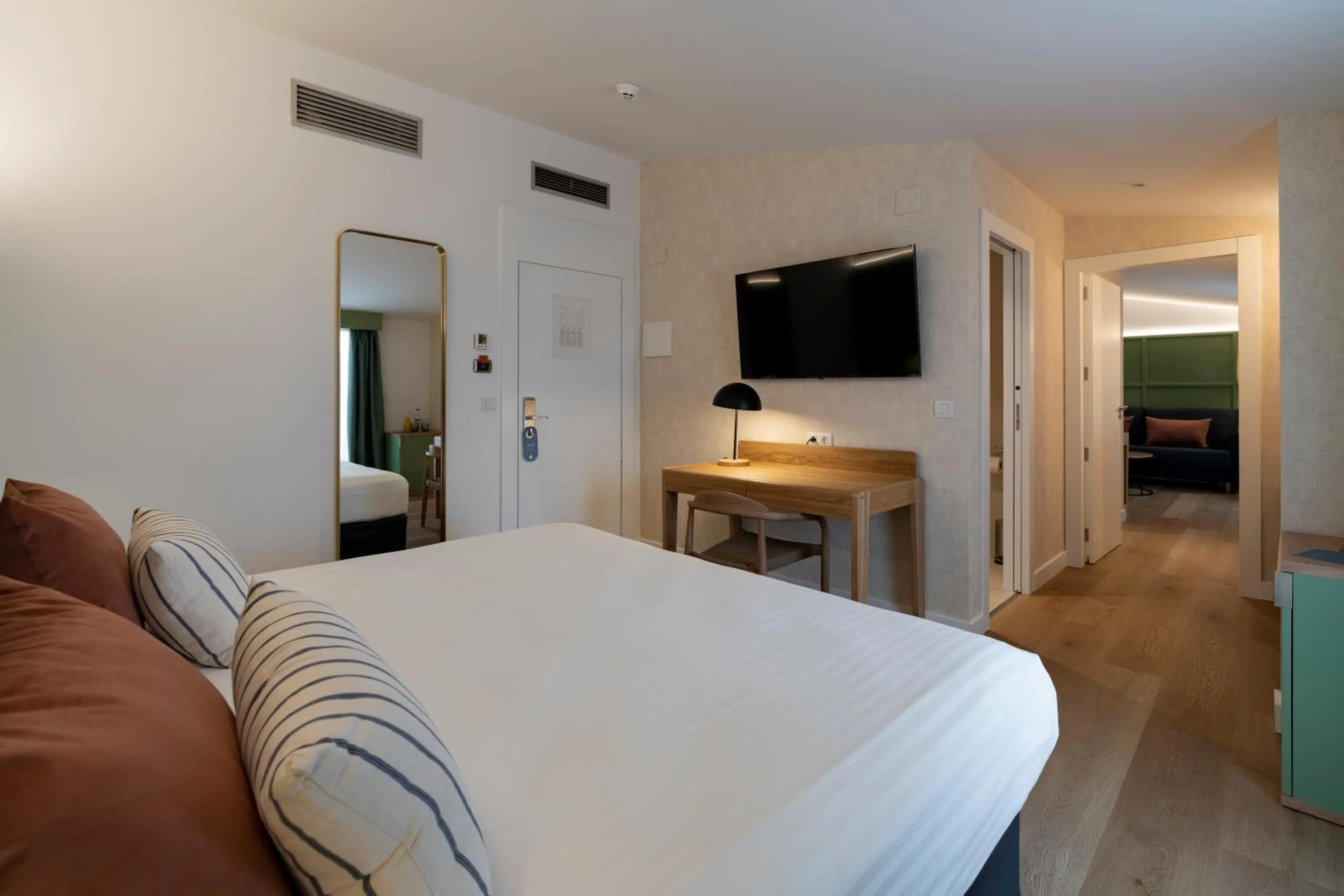 Bed in Intelier Rosa