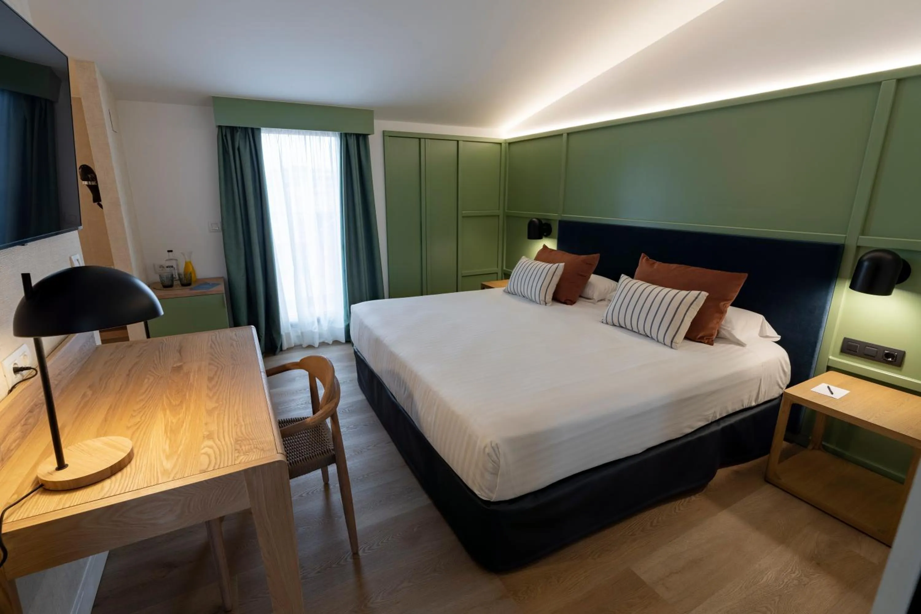 Bed in Intelier Rosa