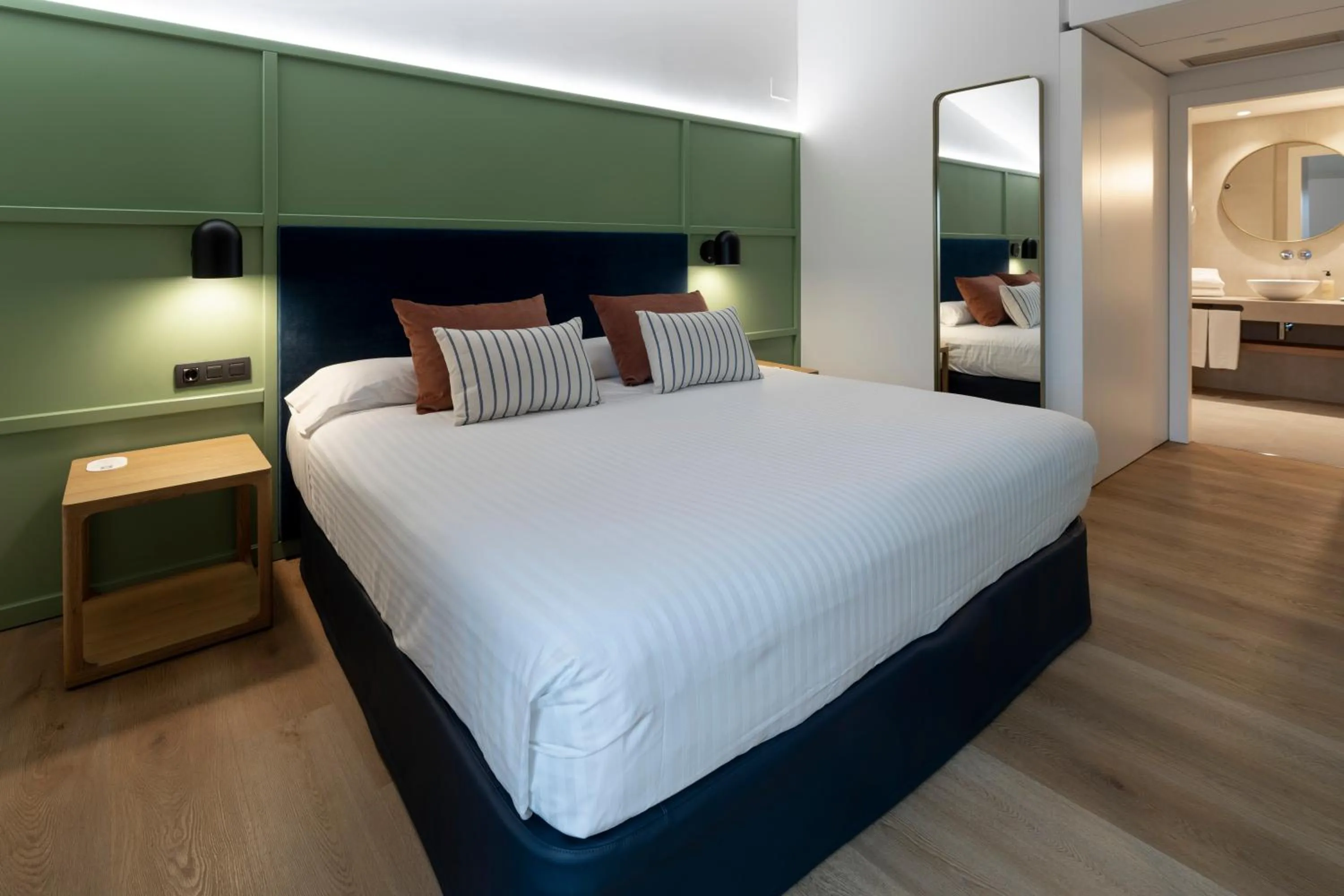 Bed in Intelier Rosa