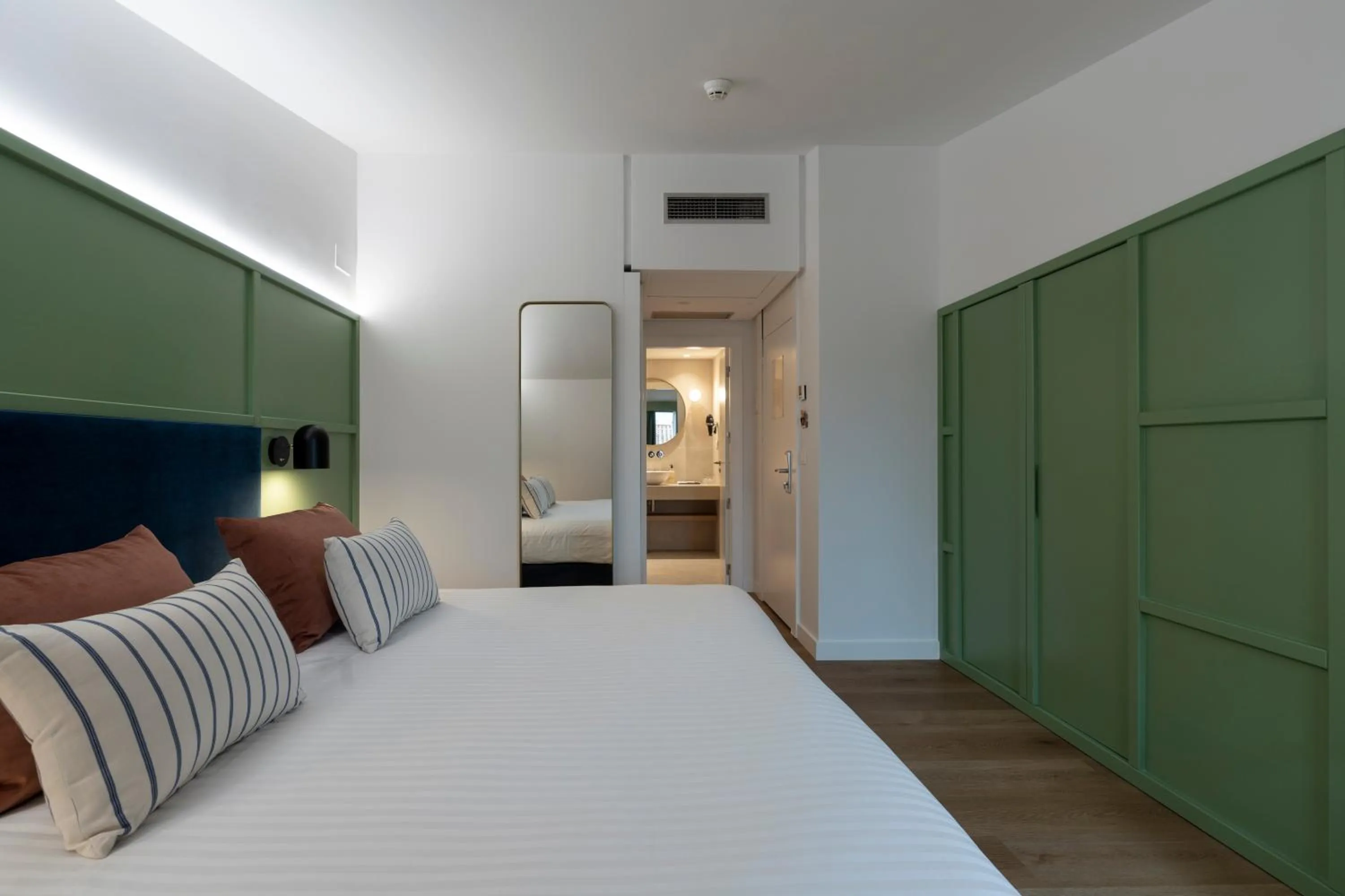 Bed in Intelier Rosa