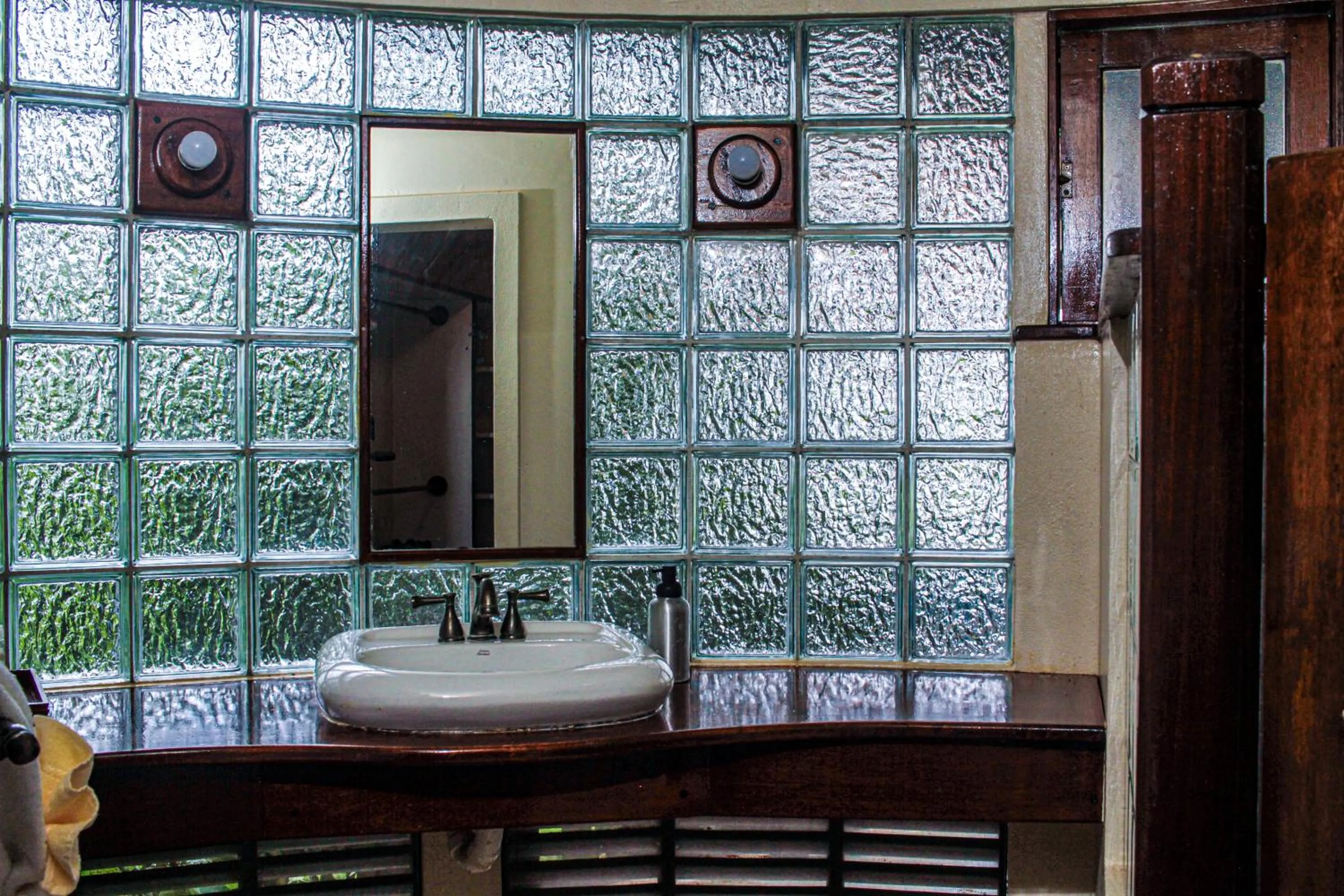 Bathroom in Spring Hotel Bequia