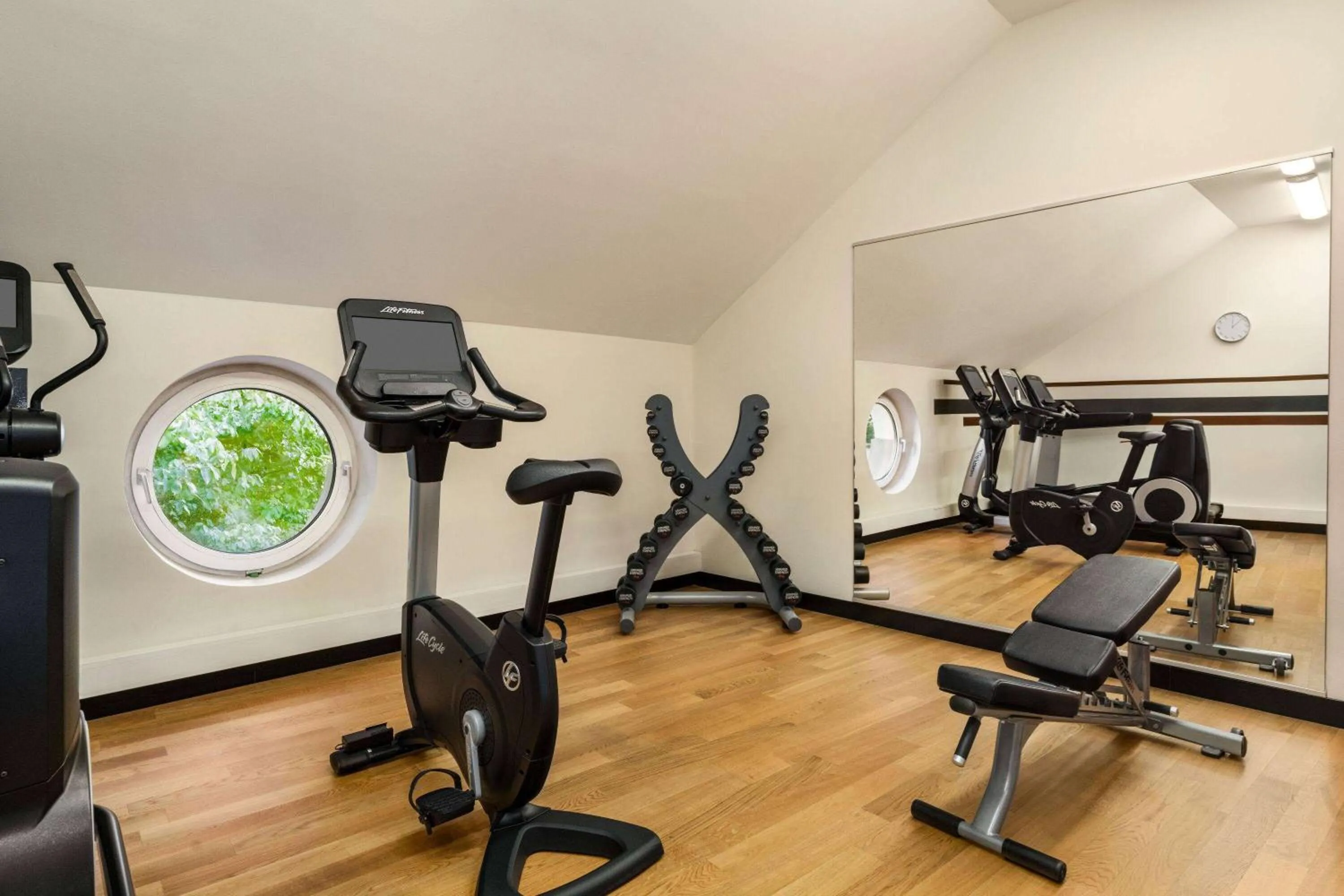 Fitness centre/facilities in Vienna House Easy by Wyndham München