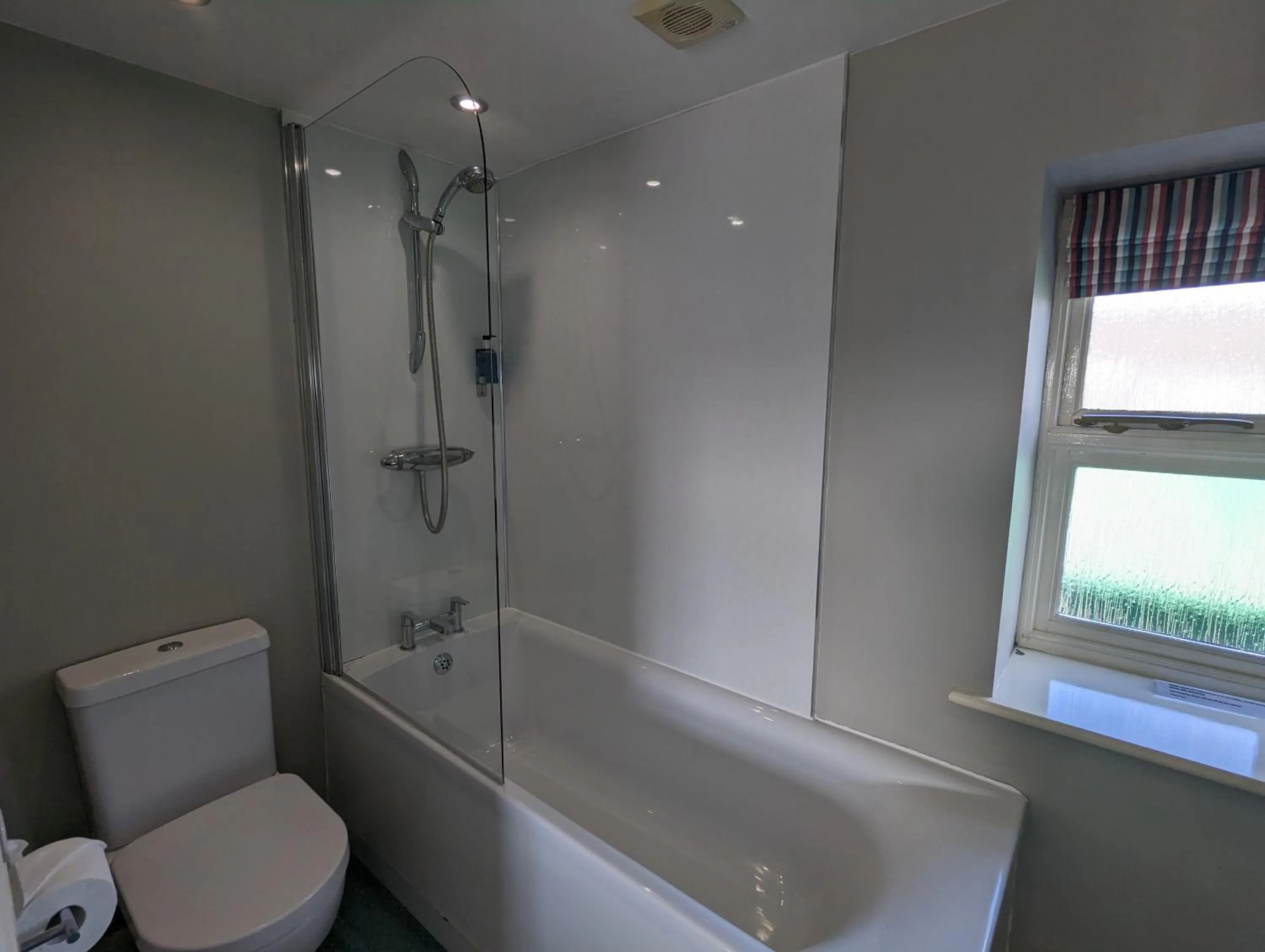 Shower in Wold Escapes, Highfield Farm