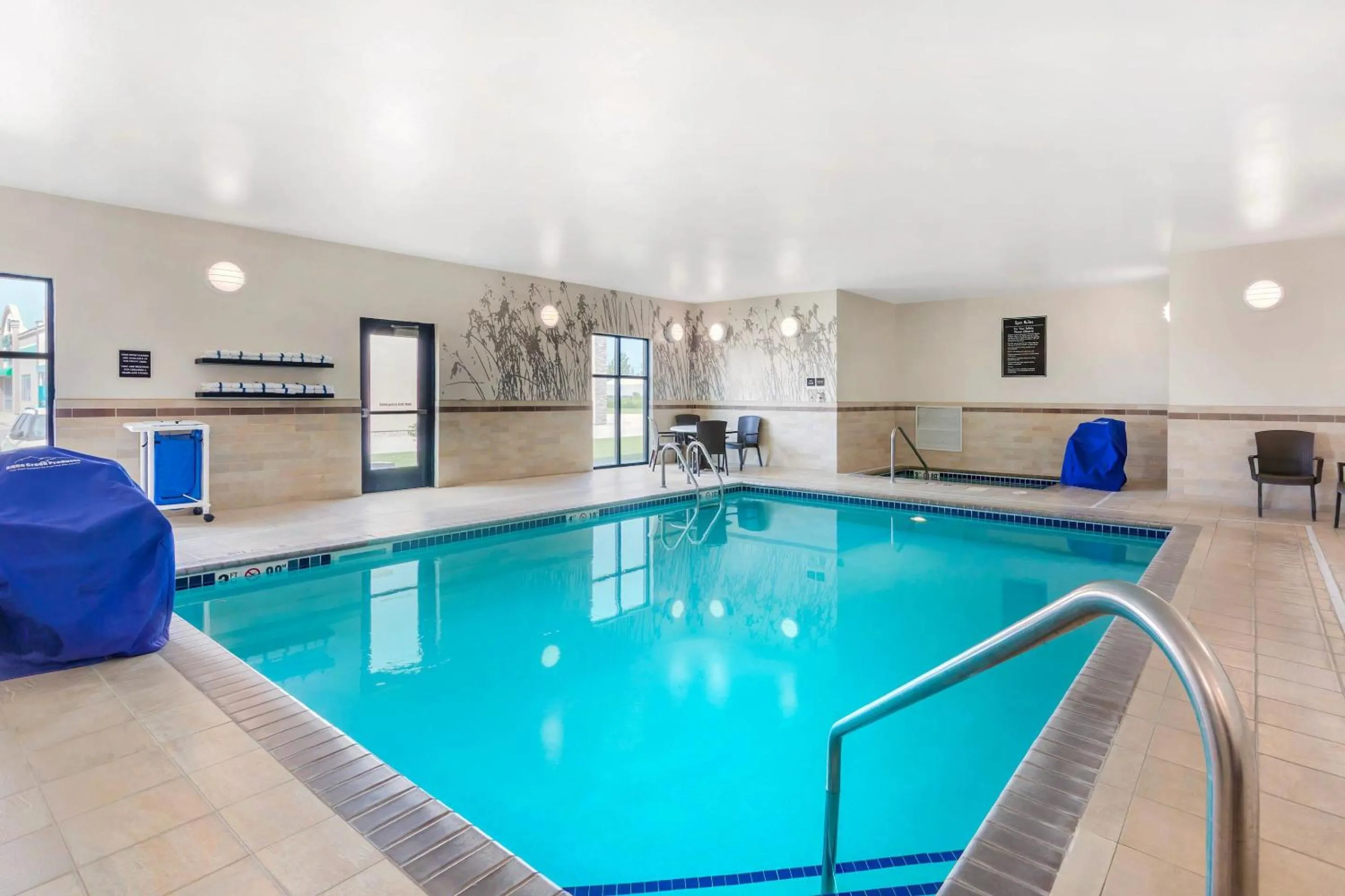 Swimming pool in Sleep Inn & Suites Devils Lake