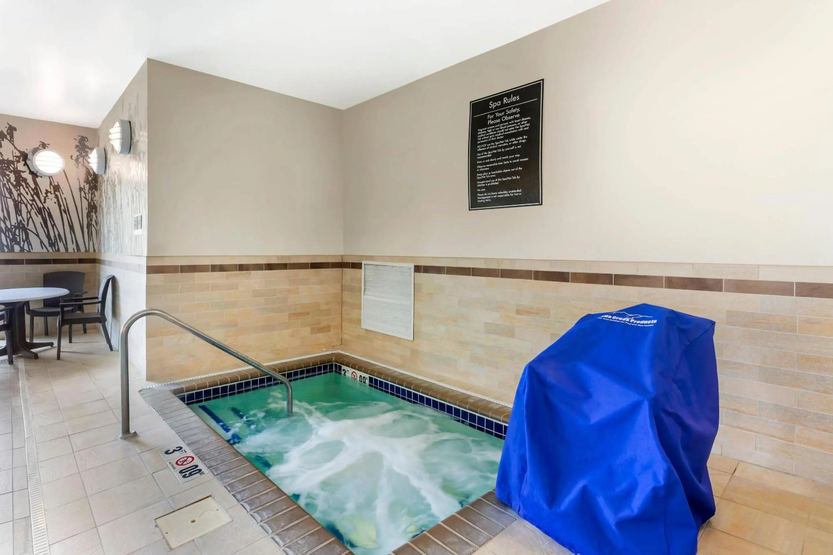 Swimming pool in Sleep Inn & Suites Devils Lake