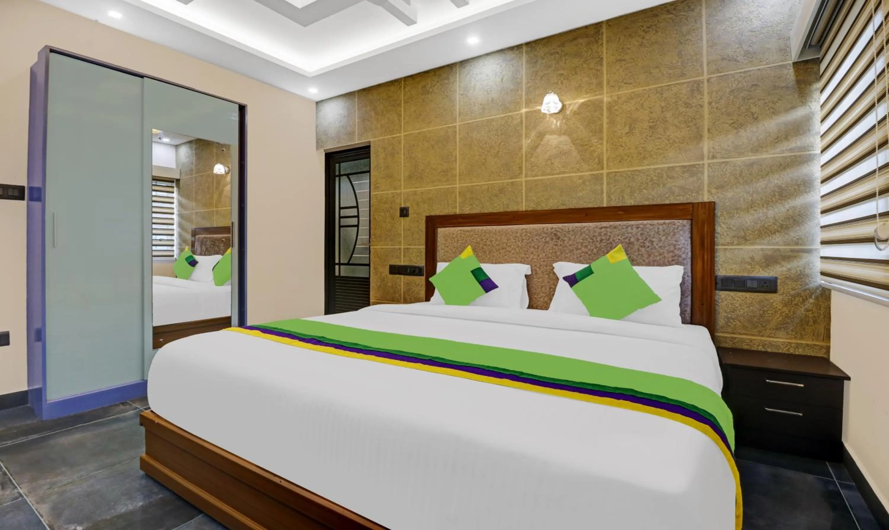 Bedroom, Bed in Treebo Pushpak 500 mtrs from Chottanikkara temple