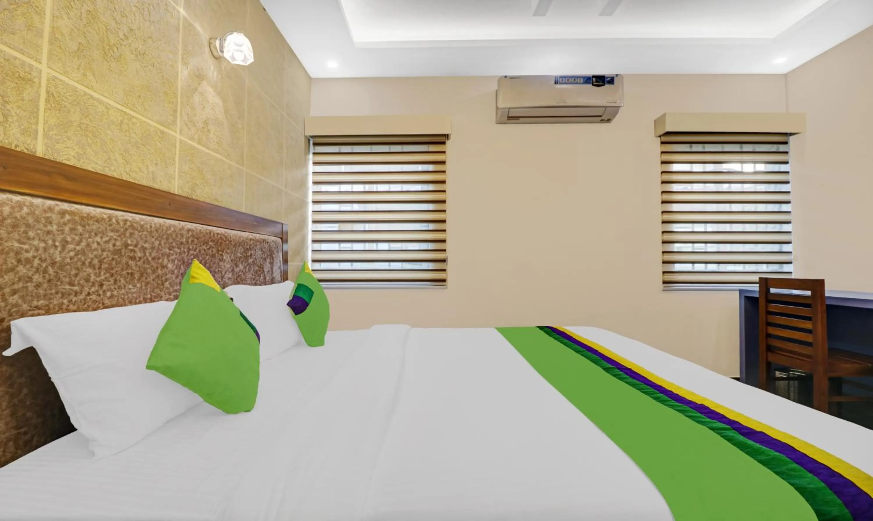 Bedroom, Bed in Treebo Pushpak 500 mtrs from Chottanikkara temple