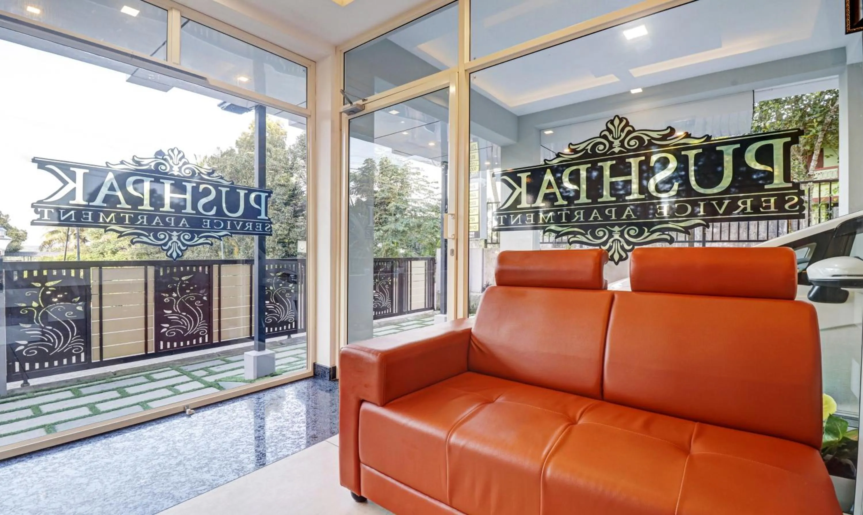 Seating area in Treebo Pushpak 500 mtrs from Chottanikkara temple