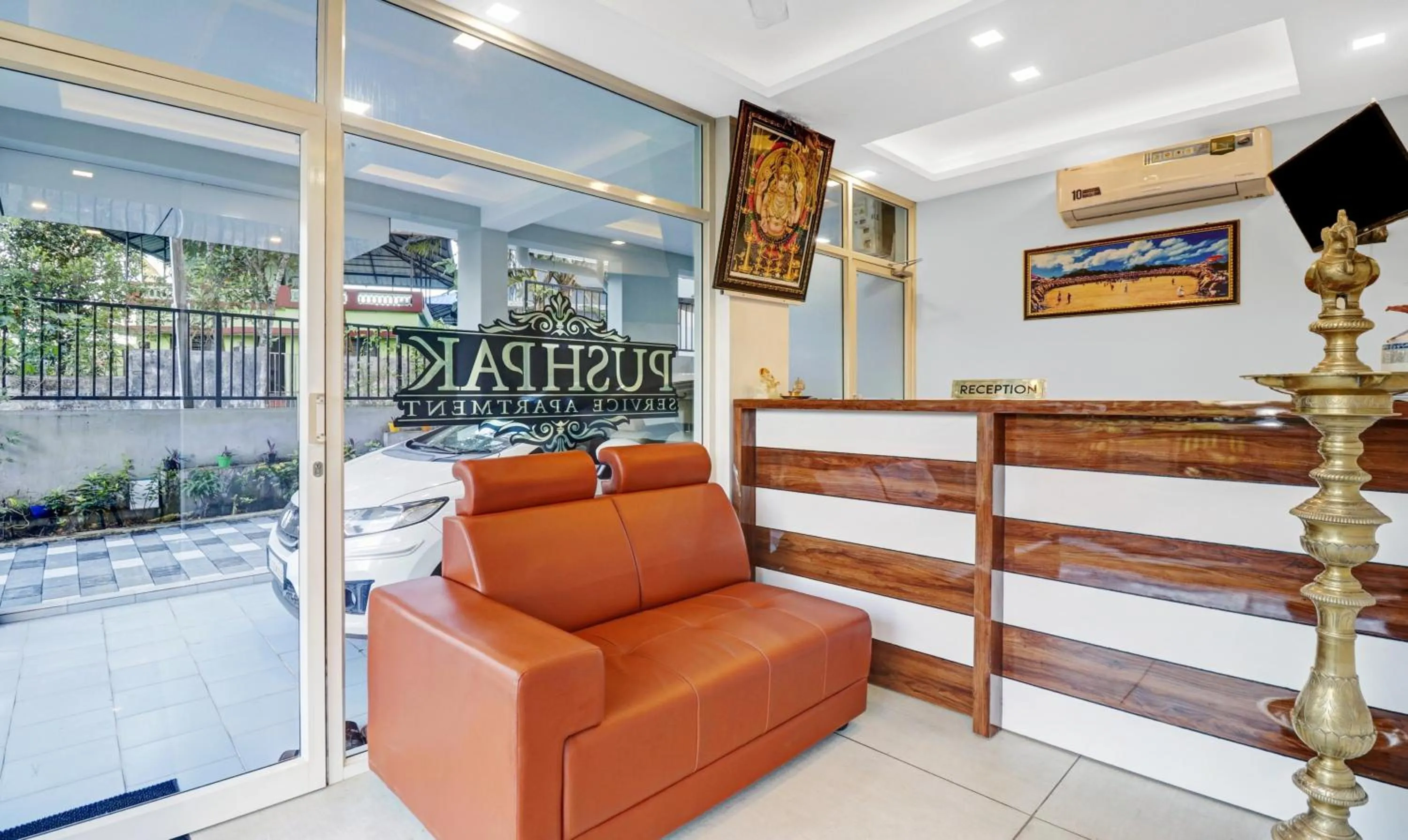 Seating area in Treebo Pushpak 500 mtrs from Chottanikkara temple