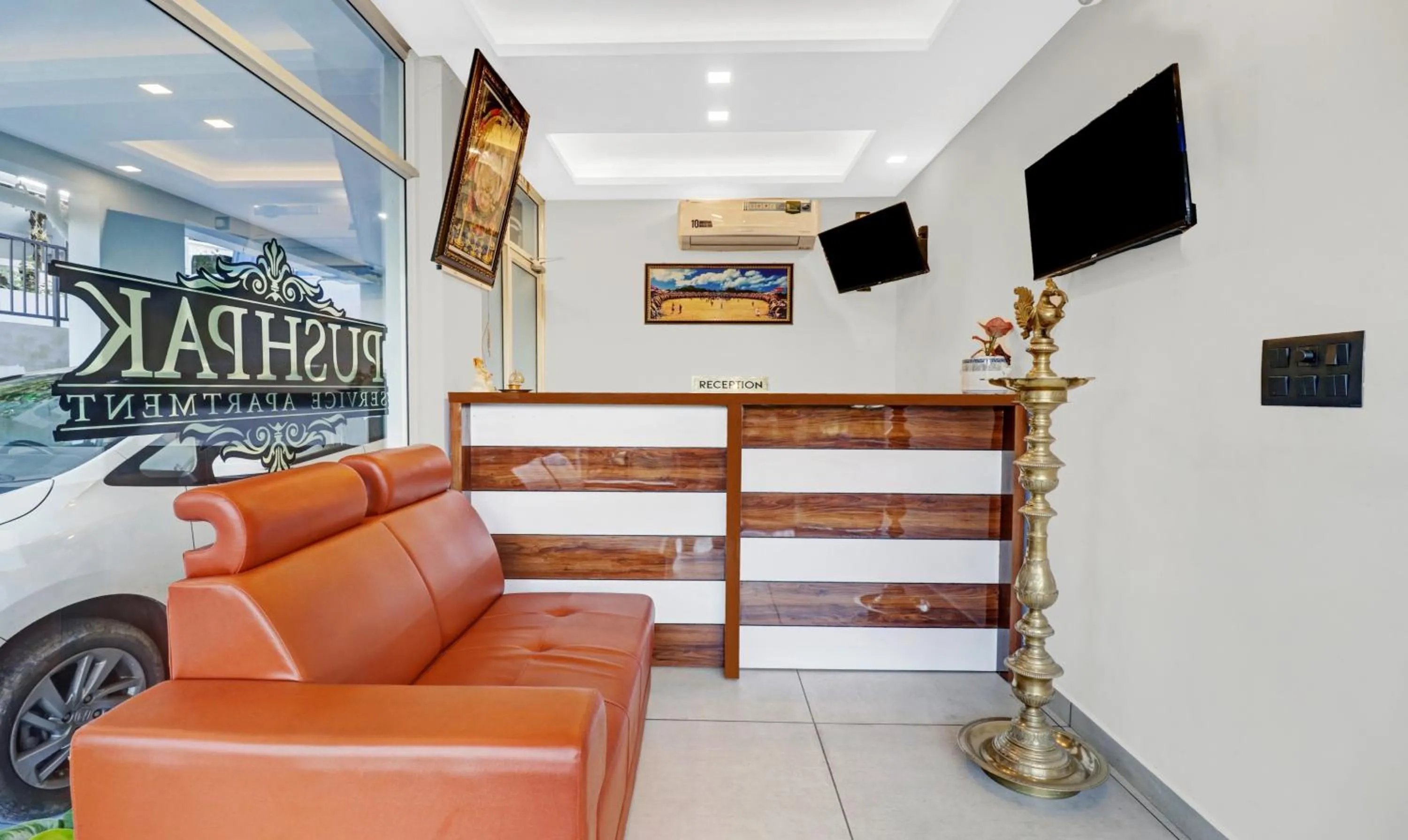 Lobby or reception in Treebo Pushpak 500 mtrs from Chottanikkara temple