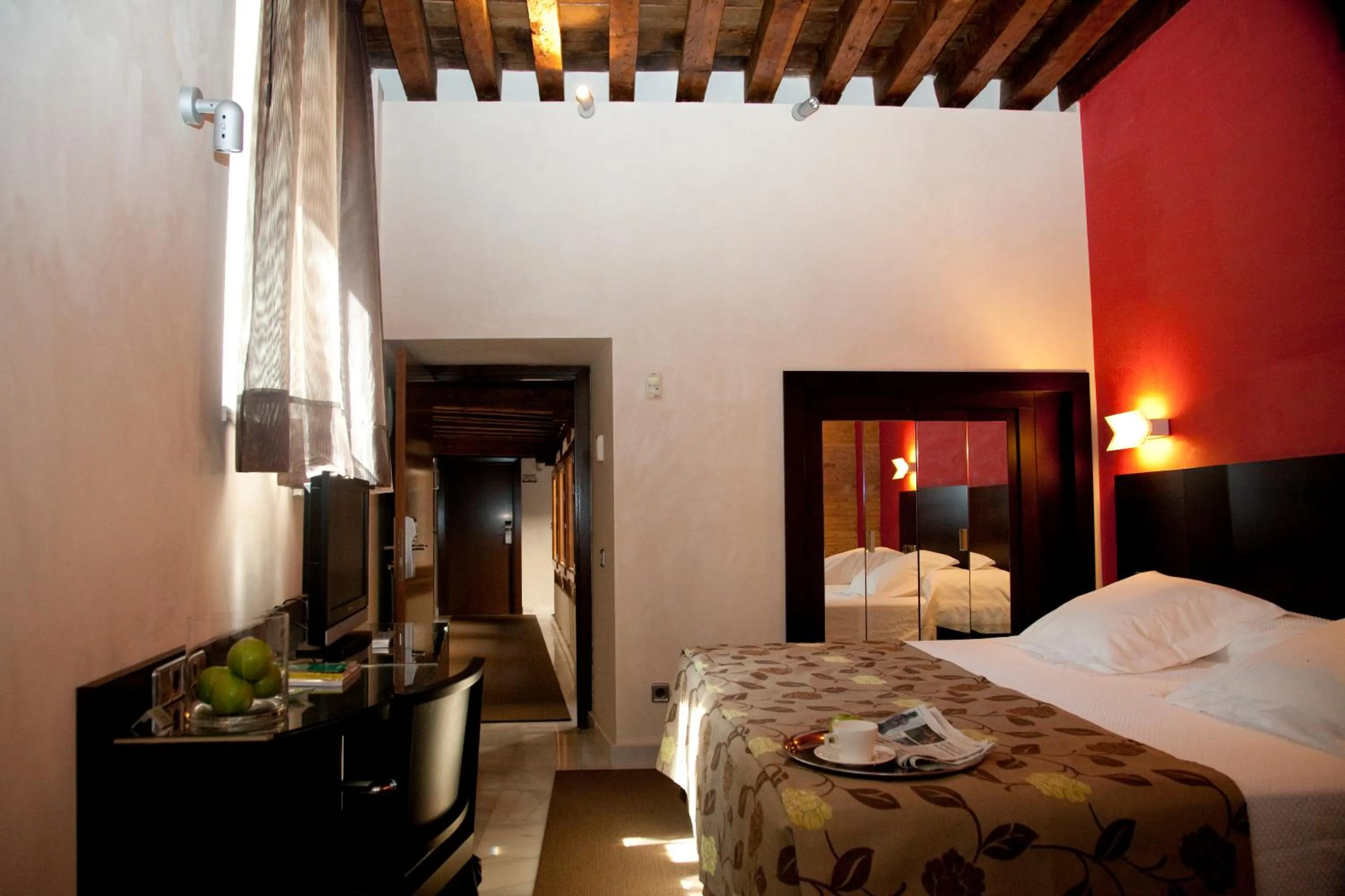 Photo of the whole room, Bed in Pintor El Greco