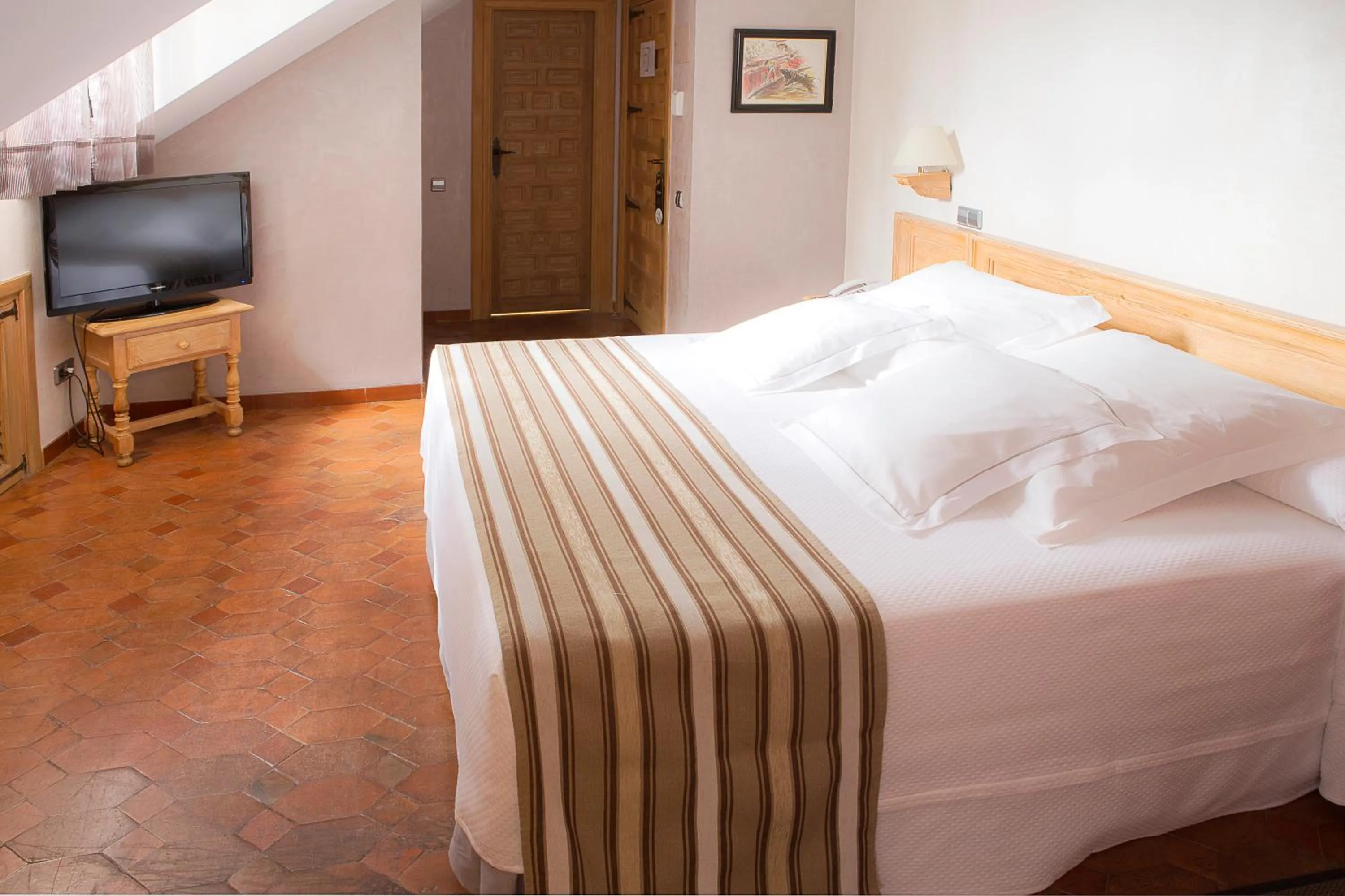 Photo of the whole room, Bed in Pintor El Greco