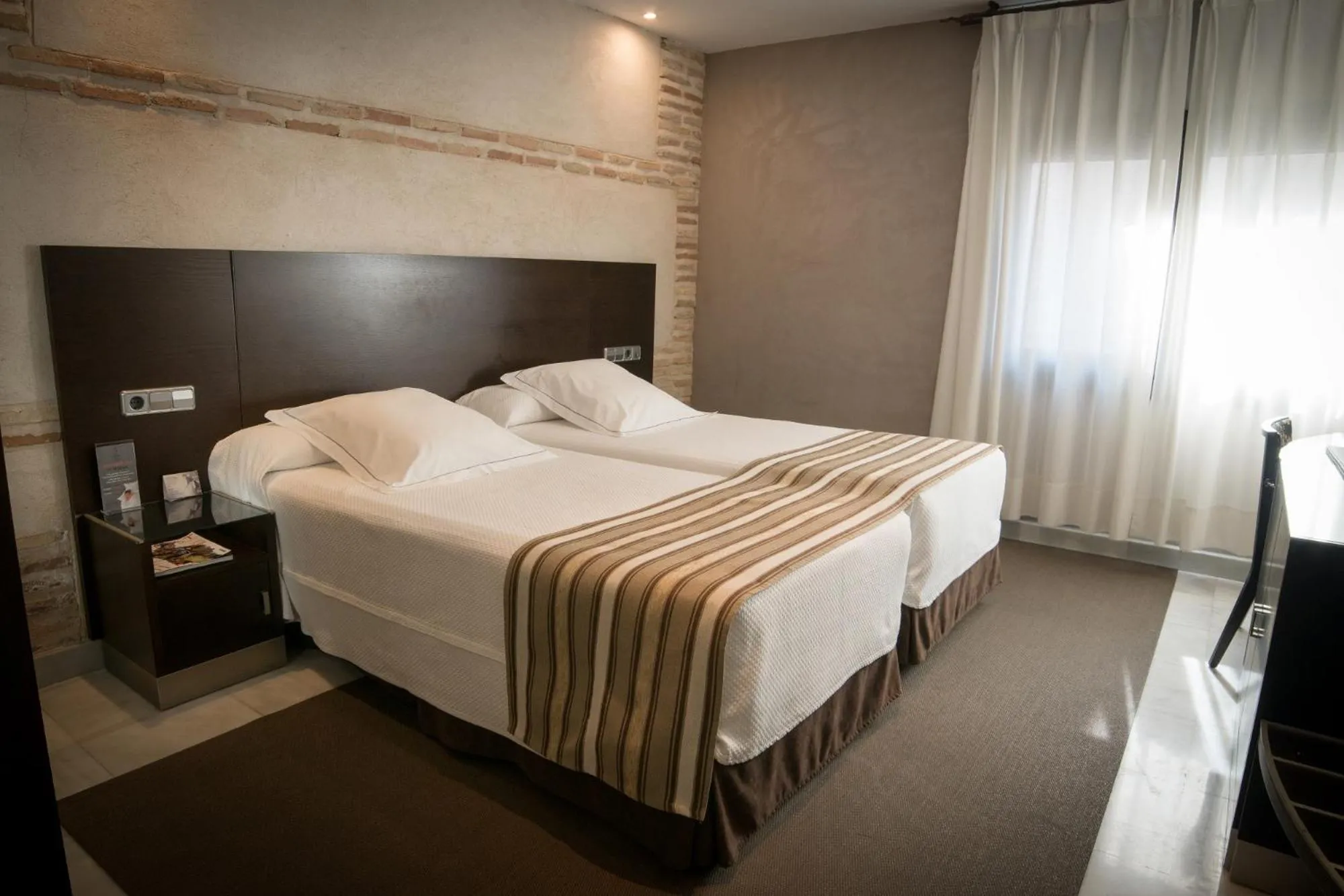 Photo of the whole room, Bed in Pintor El Greco