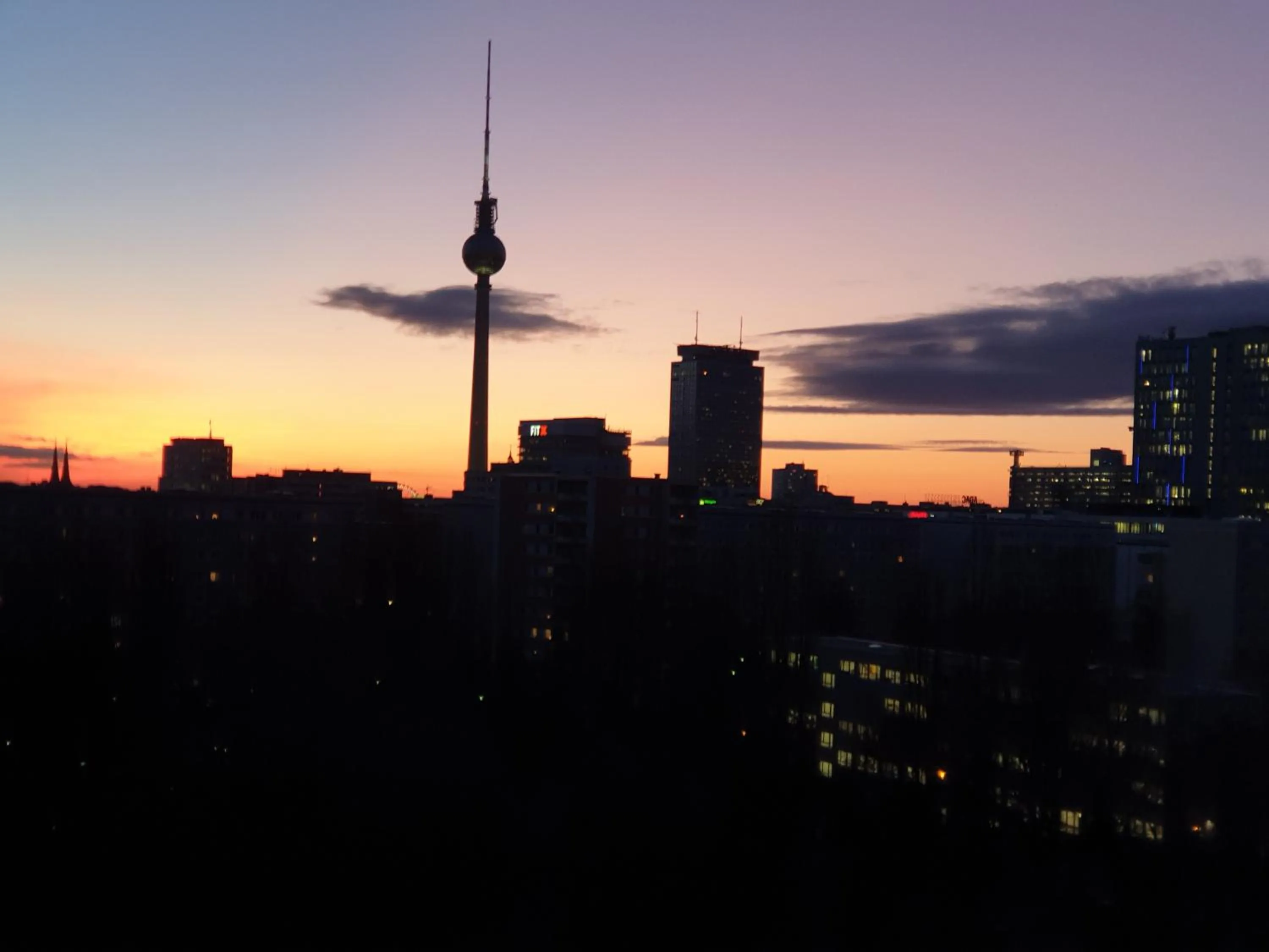 Sunset in SUITE Park & City Alex 4 rooms 2 bathrooms 2 kitchen