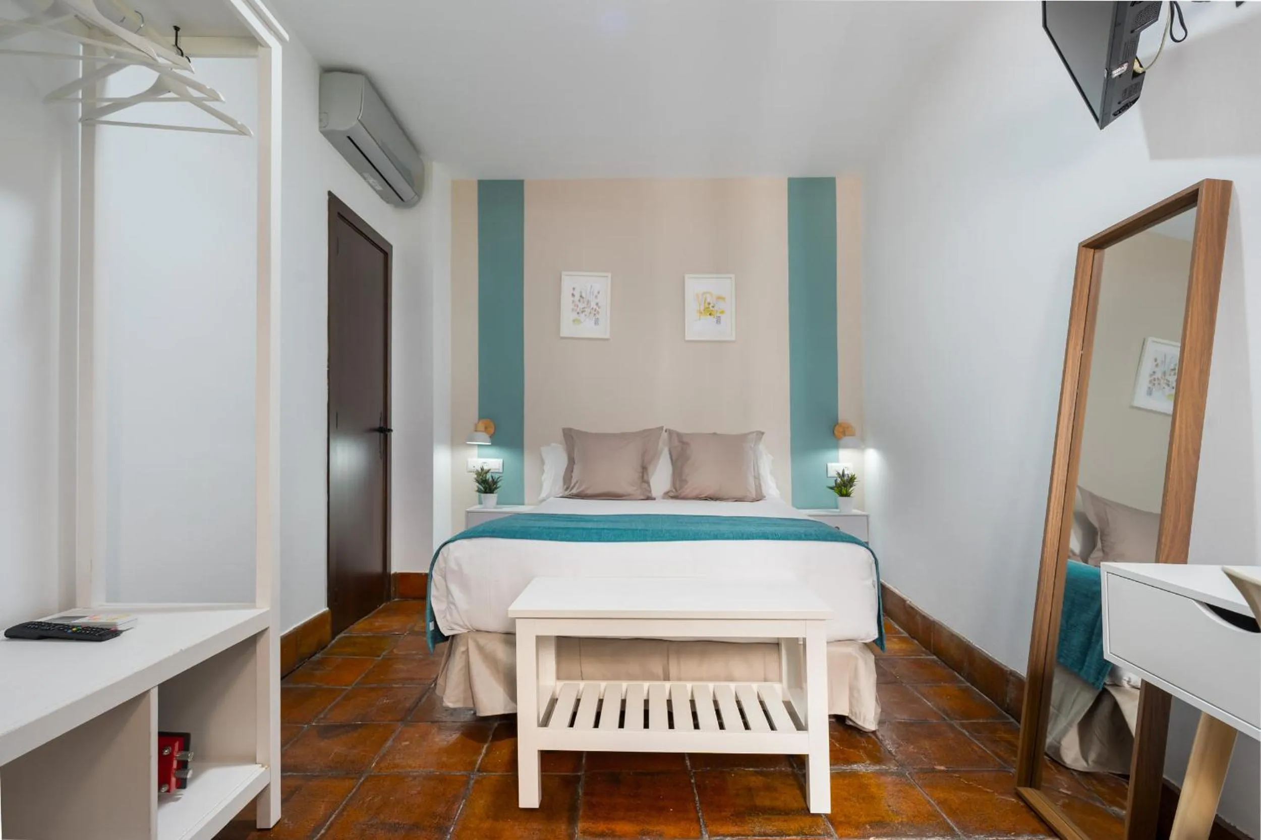 Photo of the whole room, Bed in Hotel Boutique Puerta del Rincón