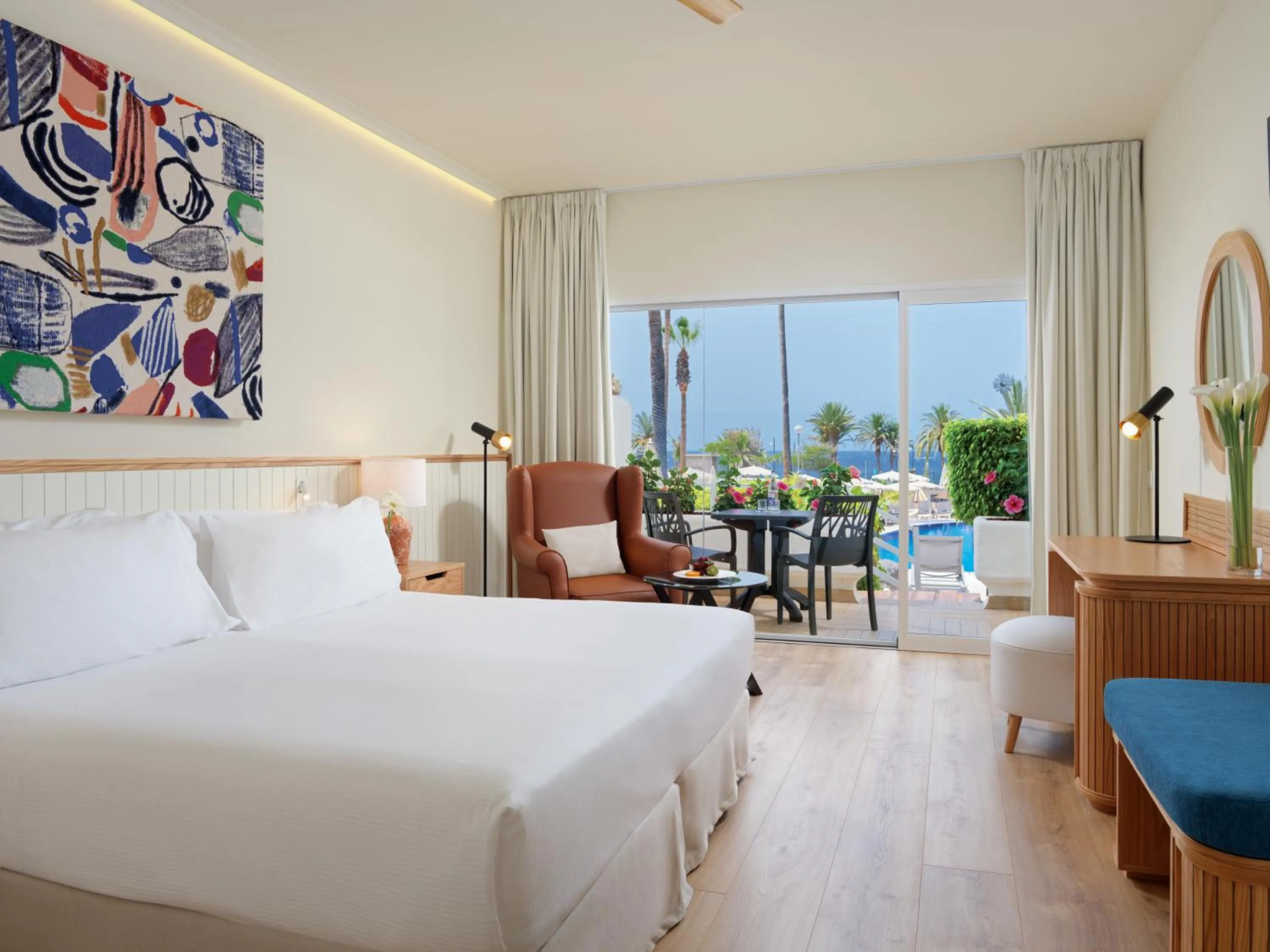 Photo of the whole room, Bed in H10 Gran Tinerfe - Adults Only