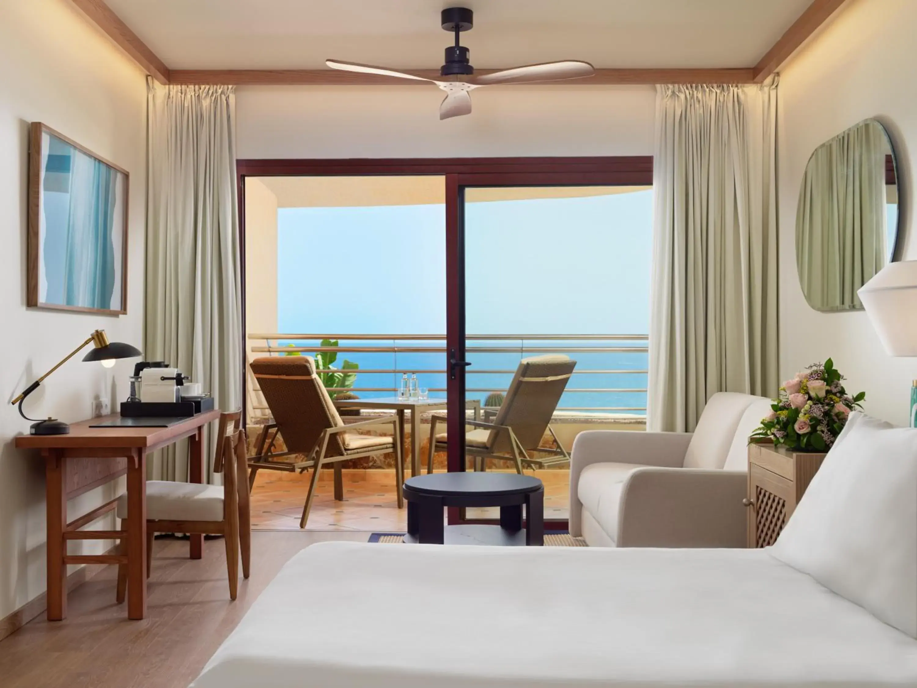 Deluxe Room in H10 Playa Meloneras Horizons Collection Deluxe Room in H10 Playa Meloneras Horizons Collection