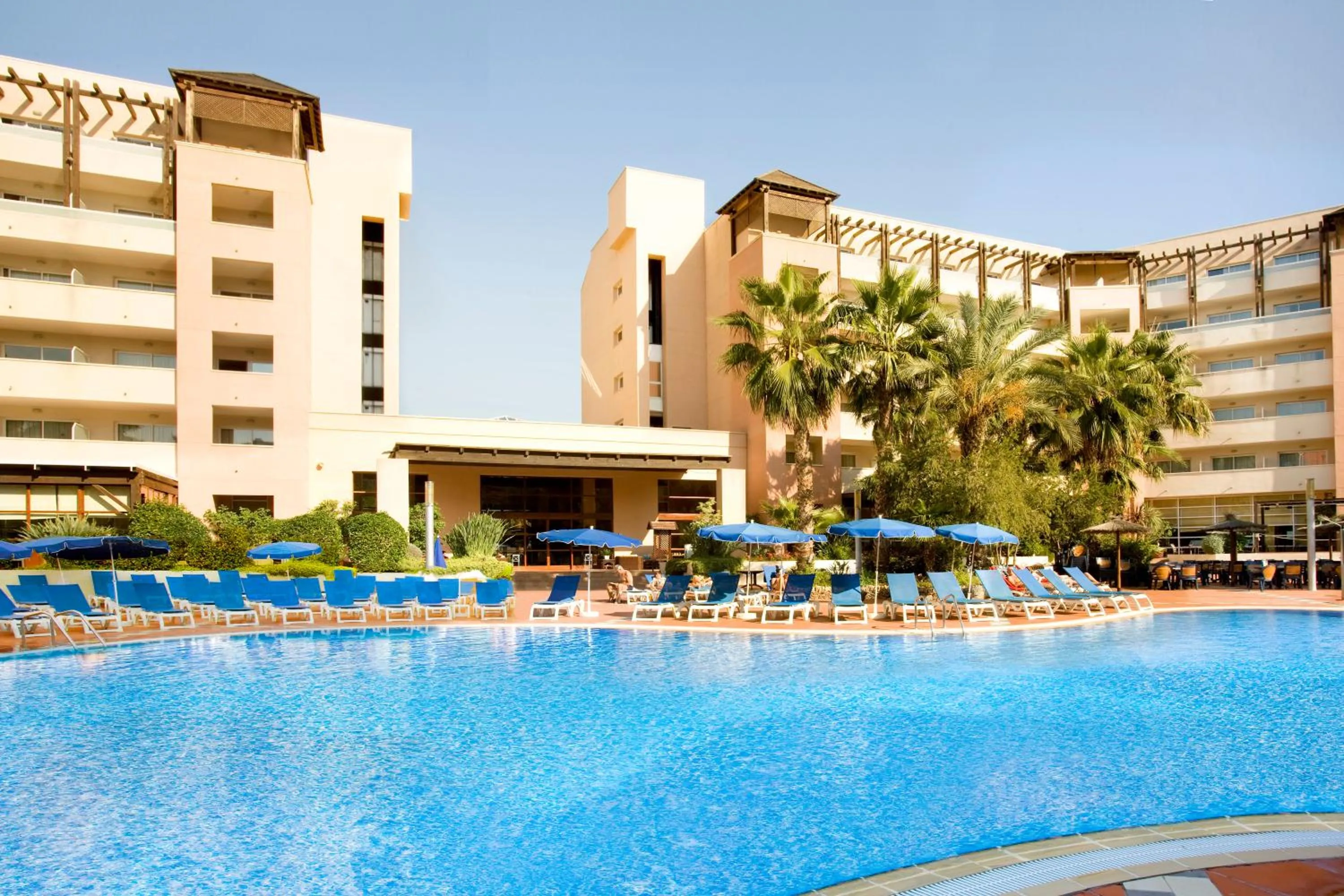 Swimming pool in H10 Salauris Palace