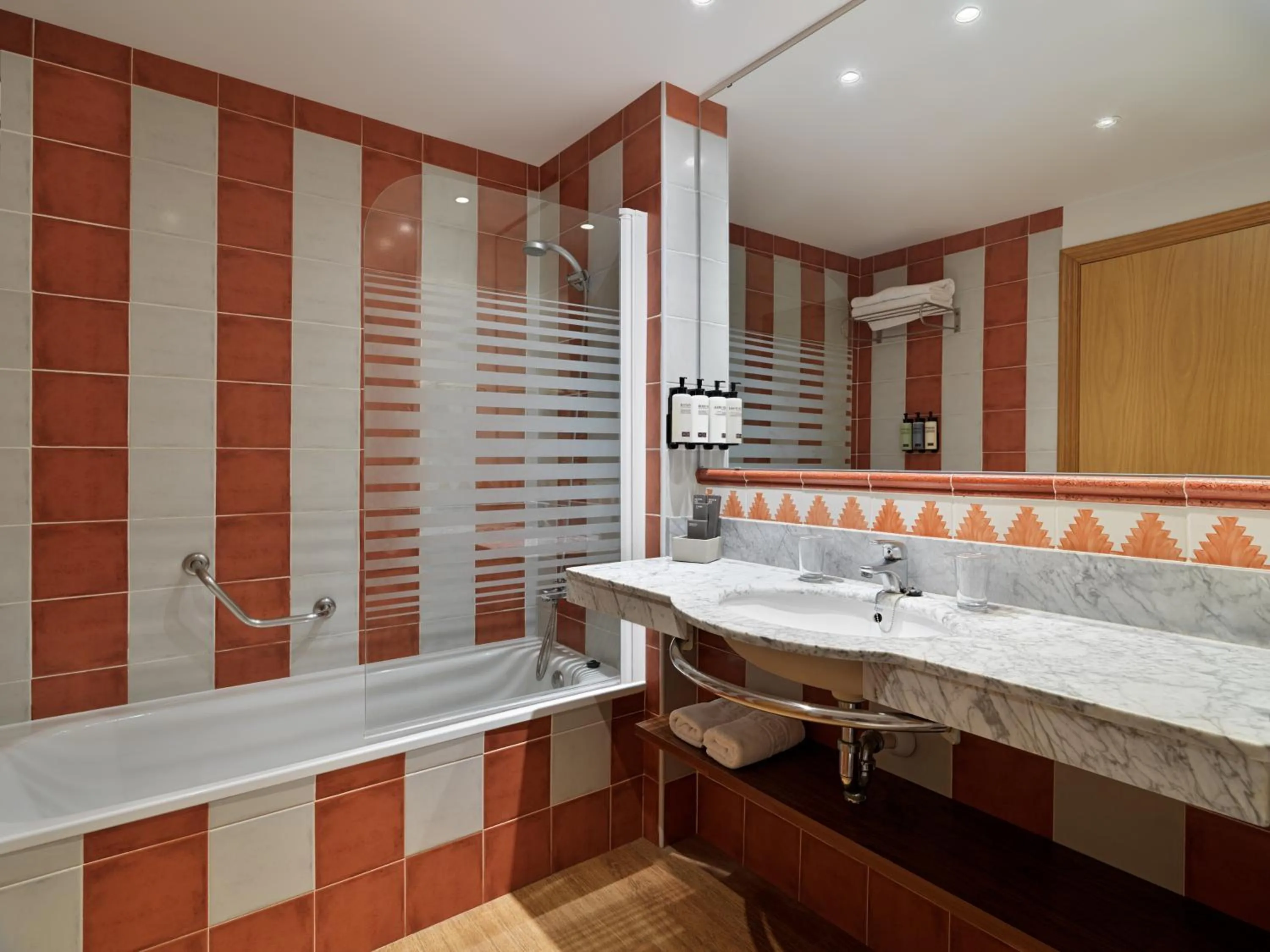 Bathroom in H10 Salauris Palace