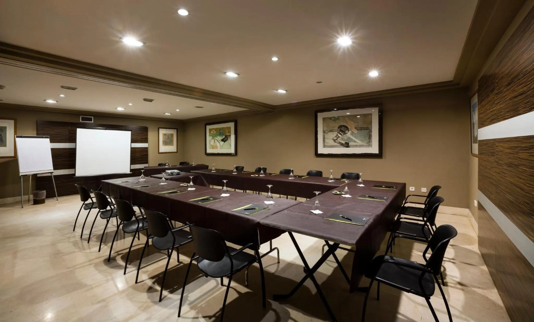 Meeting/conference room in Hotel Sercotel Ciudad de Oviedo