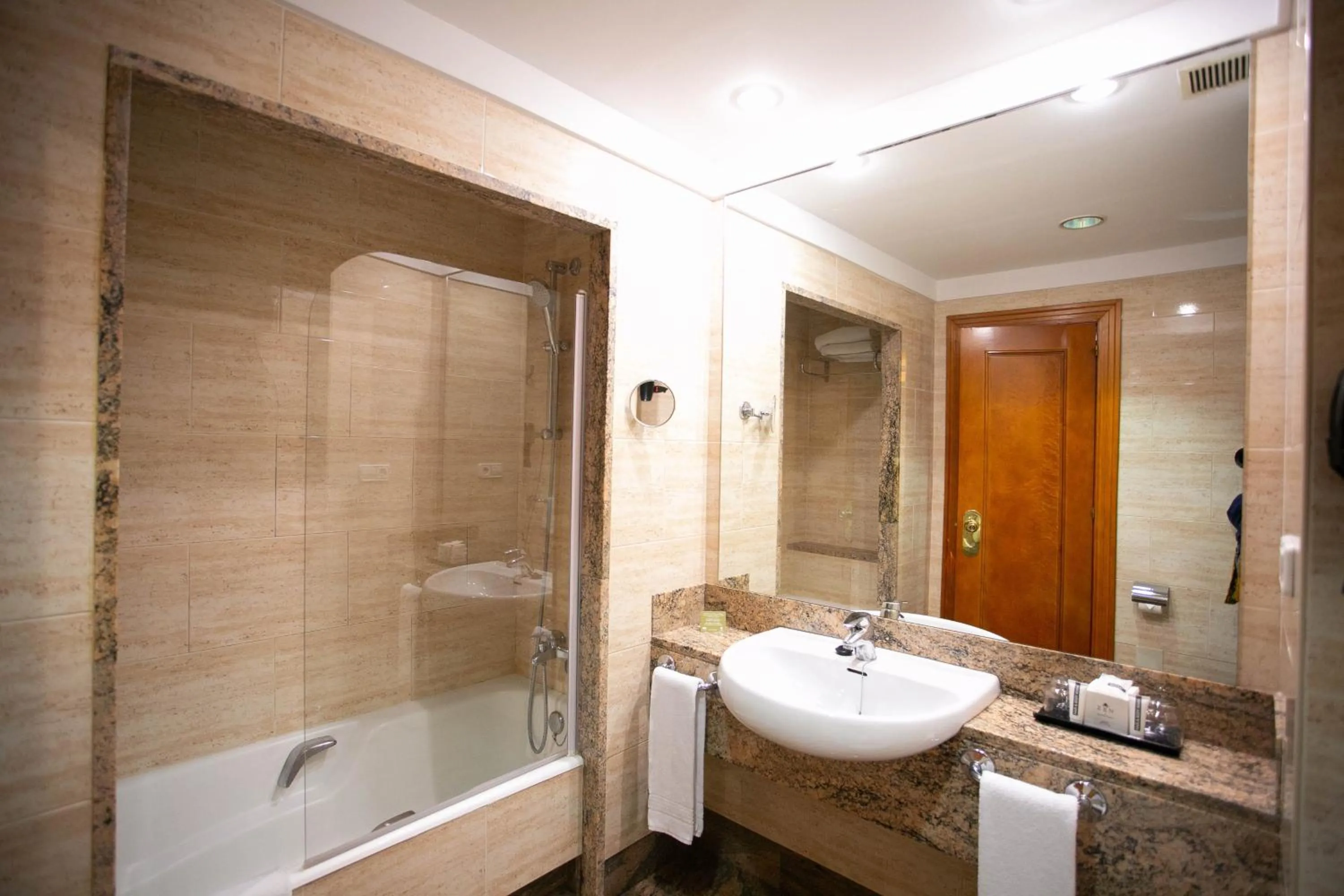 Bathroom in Hotel Sercotel Ciudad de Oviedo