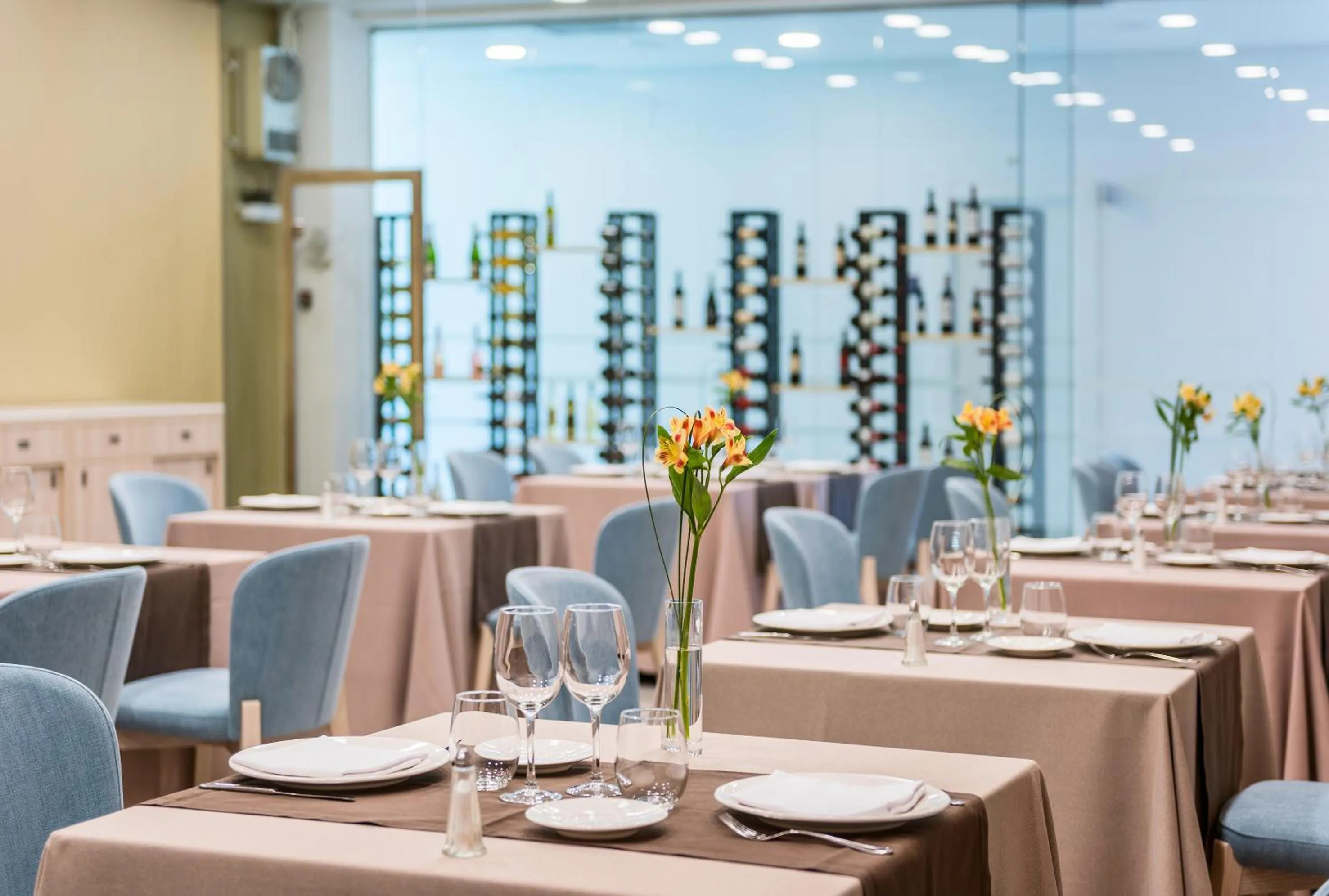 Restaurant/places to eat in Hotel Guadalajara & Conference Center Affiliated by Meliá