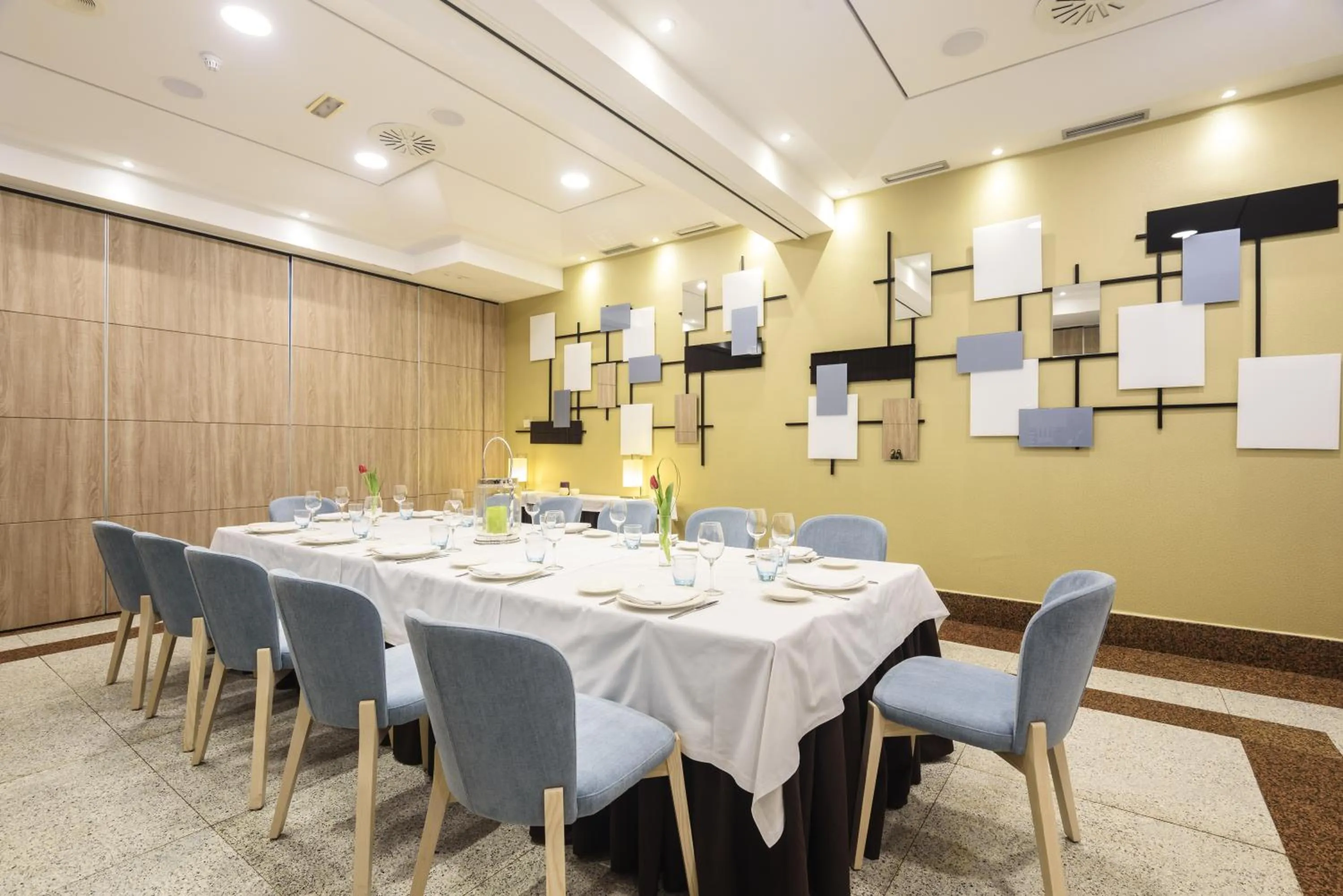 Restaurant/places to eat in Hotel Guadalajara & Conference Center Affiliated by Meliá