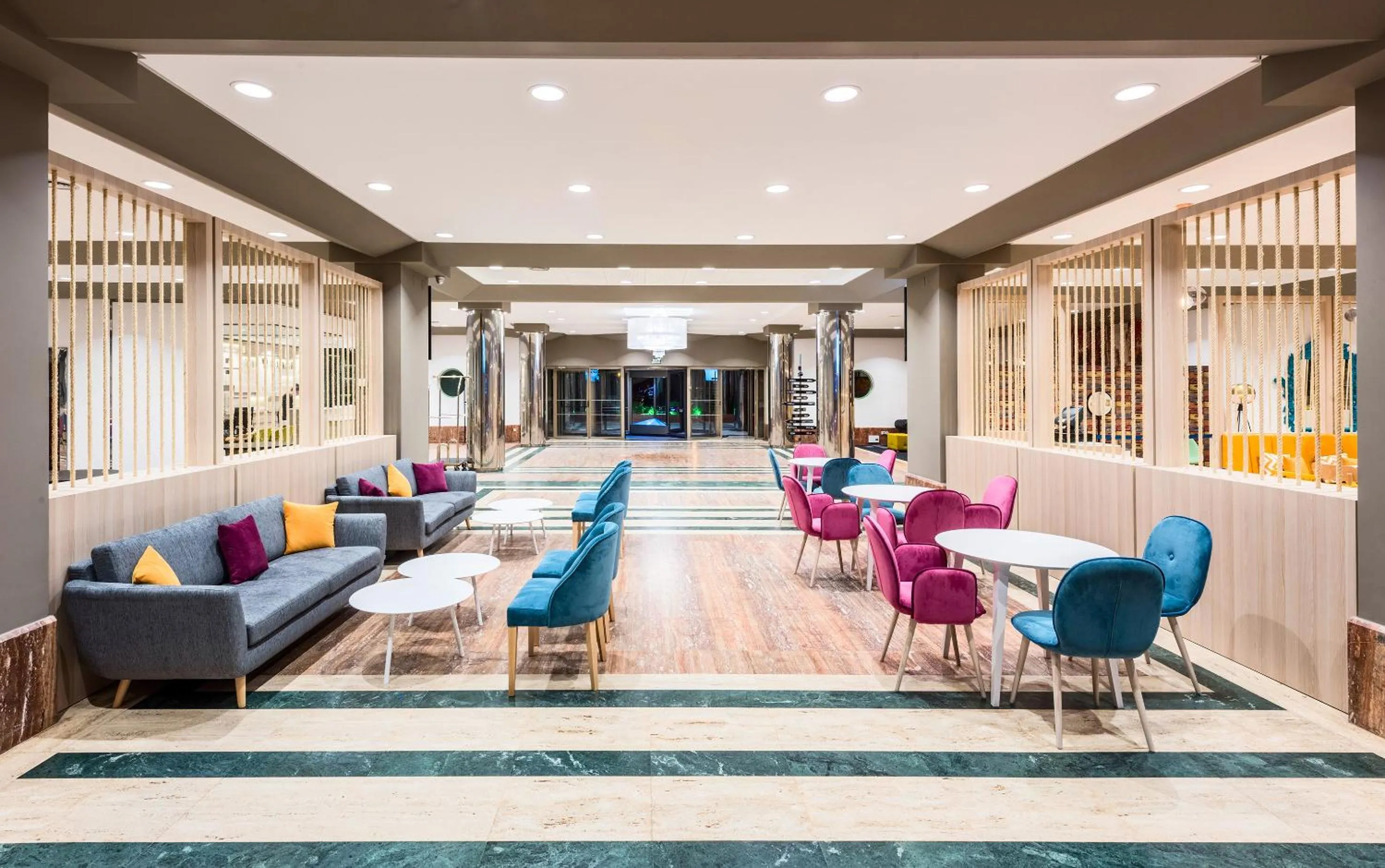 Lobby or reception in Hotel Guadalajara & Conference Center Affiliated by Meliá