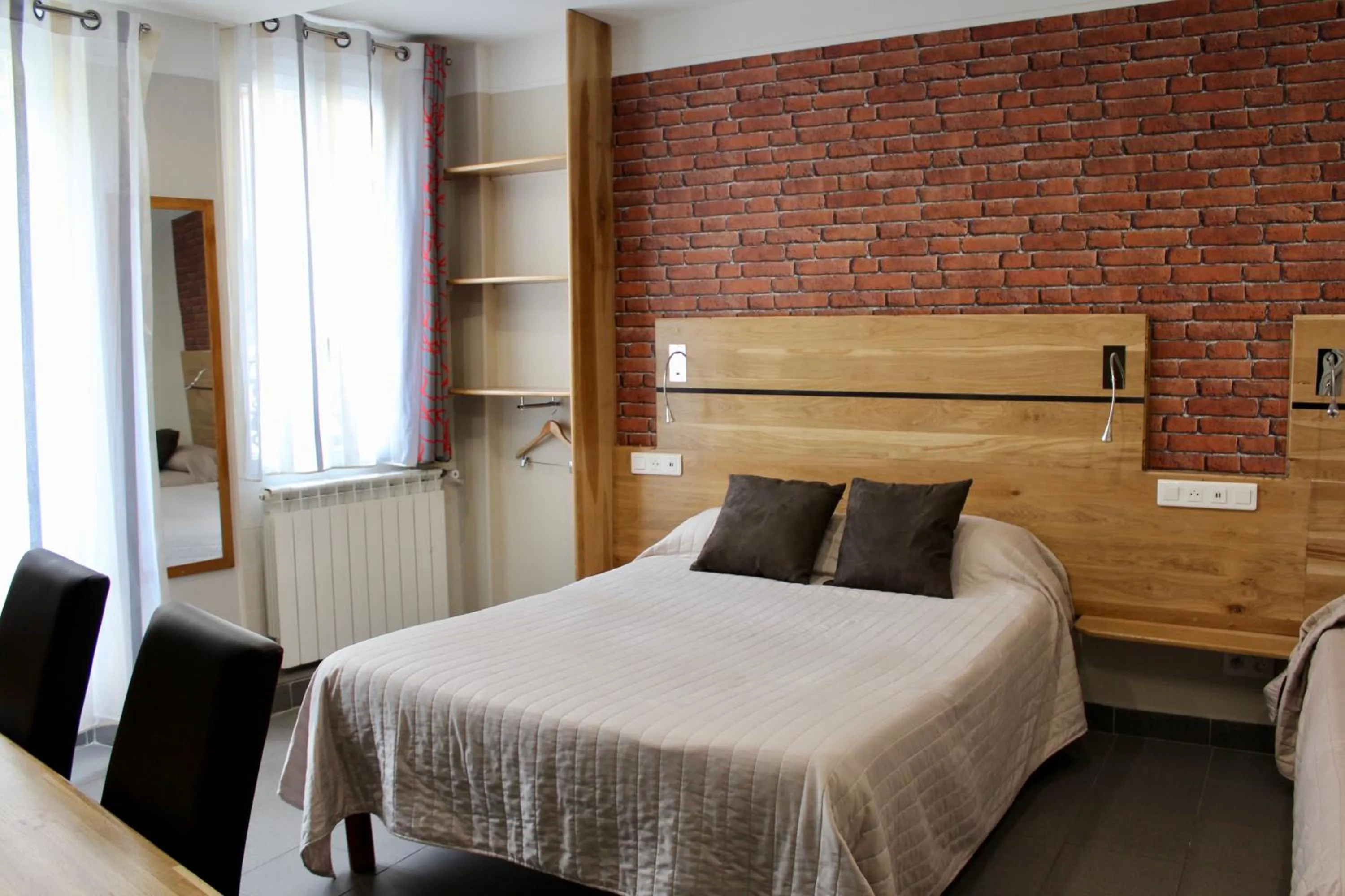 Bed in Hotel des Pyrénées