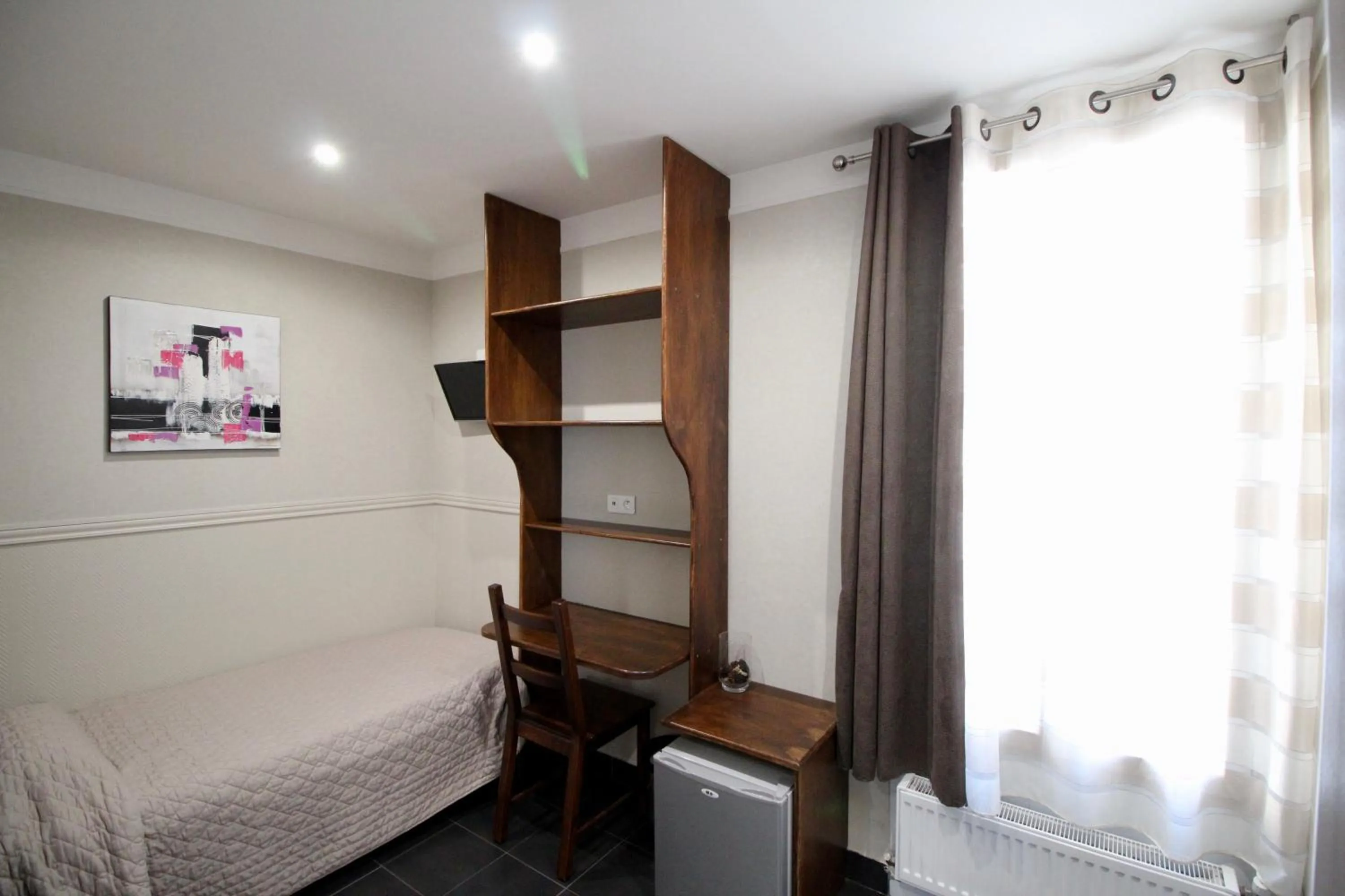 Photo of the whole room, Bed in Hotel des Pyrénées