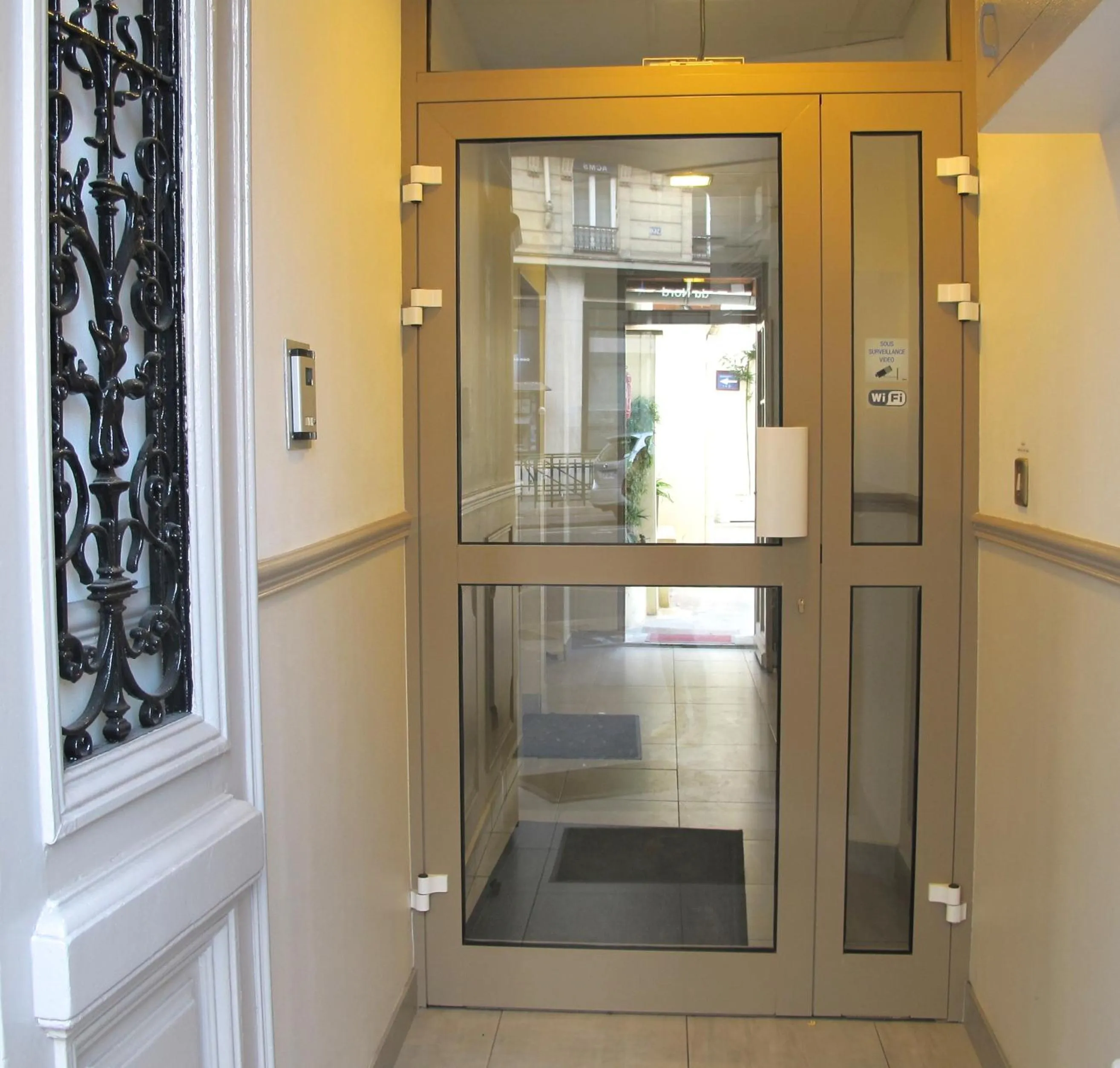 Facade/entrance in Hotel des Pyrénées
