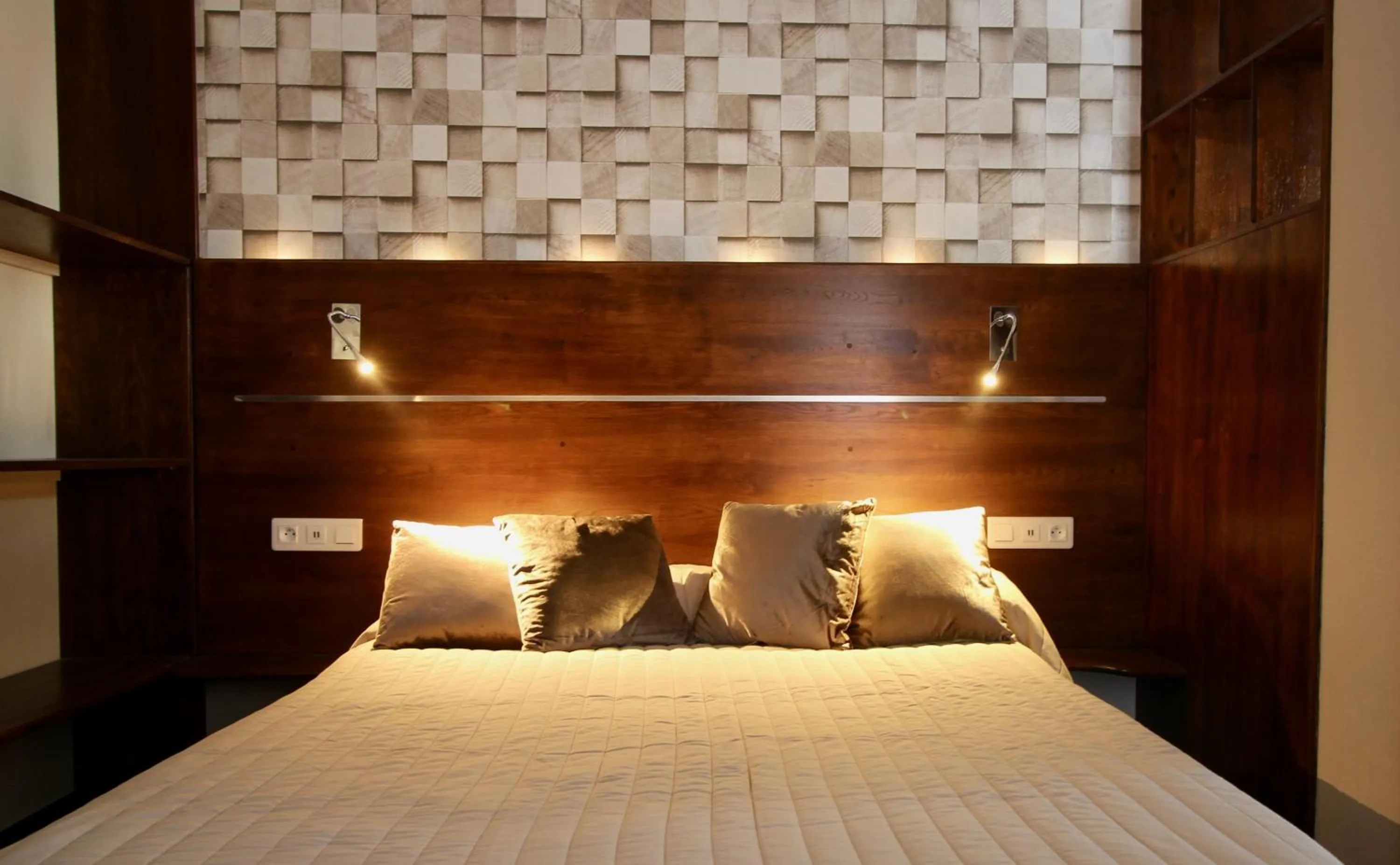 Bed in Hotel des Pyrénées